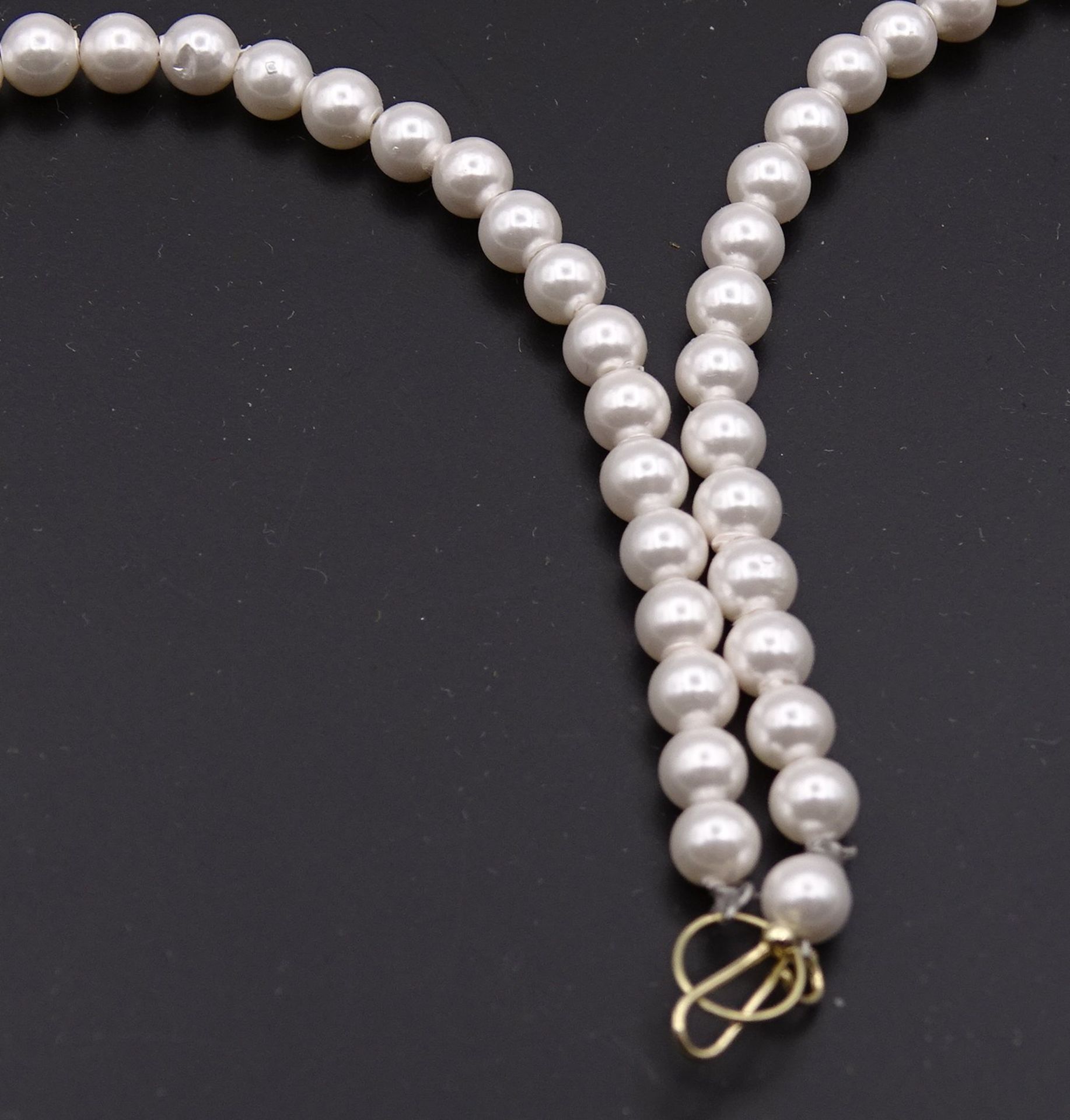 Perlen Halskette mit blauen Diamanten zus. 0,45ct., Gold 14K , L. 42cm, Perlen D. 3,9mm, 9,6g. - Bild 2 aus 6