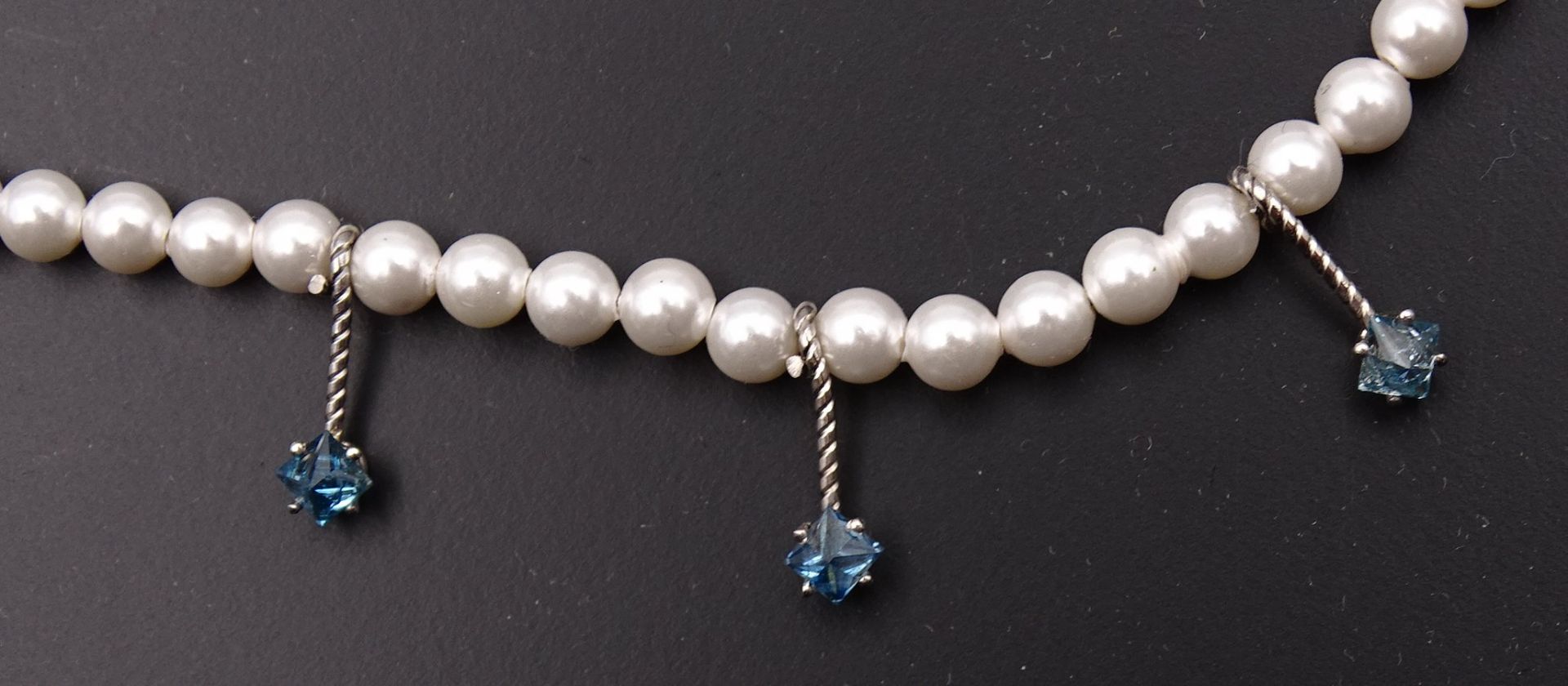 Perlen Halskette mit blauen Diamanten zus. 0,45ct., Gold 14K , L. 42cm, Perlen D. 3,9mm, 9,6g. - Bild 5 aus 6