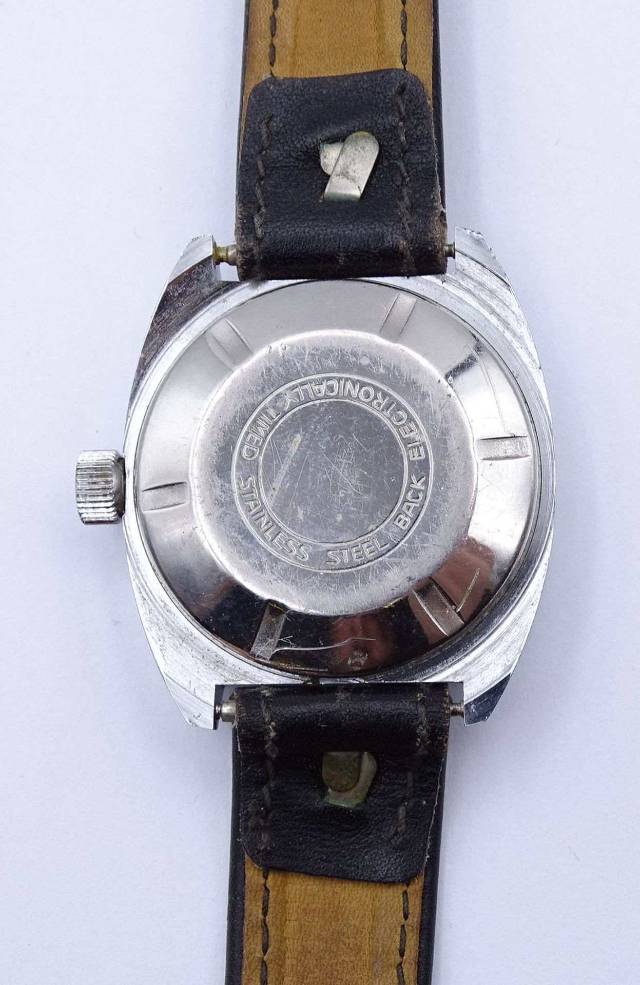 Herren Armbanduhr "Ruhla", Gehäuse 36,1x33,5mm, mechanisch, Werk läuft, Glas stark zerkratzt - Image 3 of 4