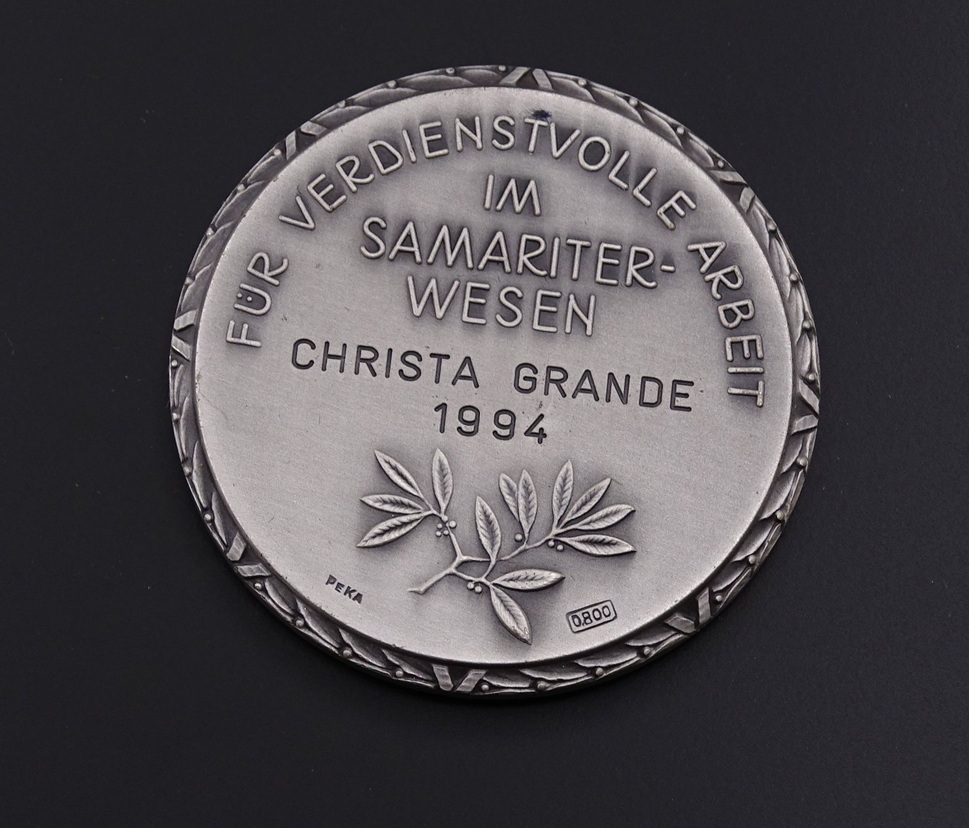 800er Silber Medaille, "Für verdienstvolle Arbeit im Samariterwesen", Namensgravur und Datierung, D - Image 2 of 2