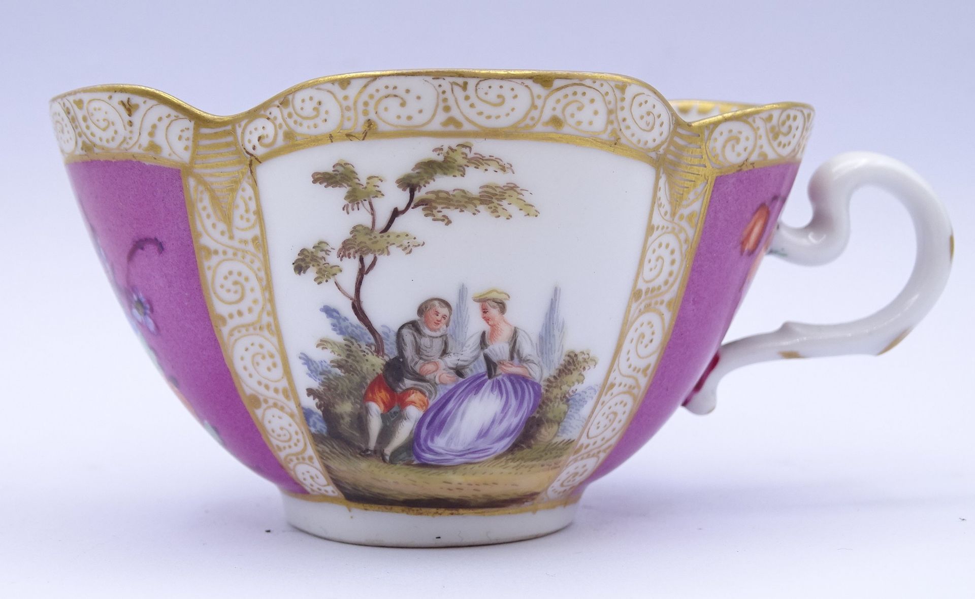 kl. "Meissen" Tasse mit Parkszenen,  Knaufschwerter   um 1870, U.T. wohl nicht original? aber passe - Bild 6 aus 8