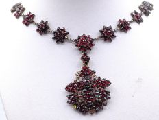 Antikes Granat Collier,Böhmen um 1890, Silber, wenige Steine fehlen, L. 41cm, 28,1g.