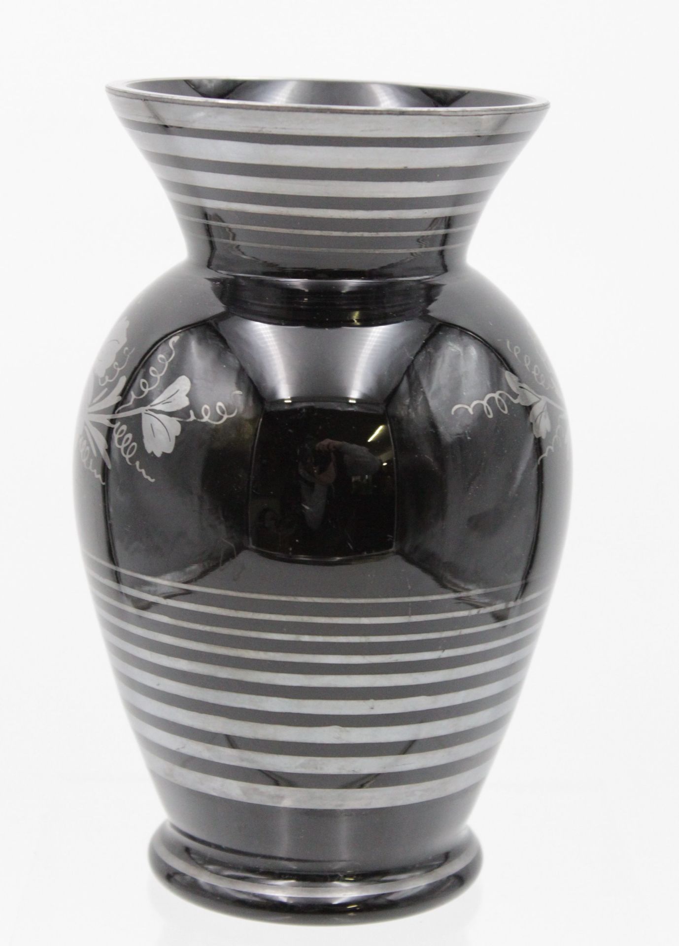 Hyalithglas-Vase, silberfarbene Bemalung,  am Boden "B", 30er Jahre, H-19,8cm - Bild 3 aus 5