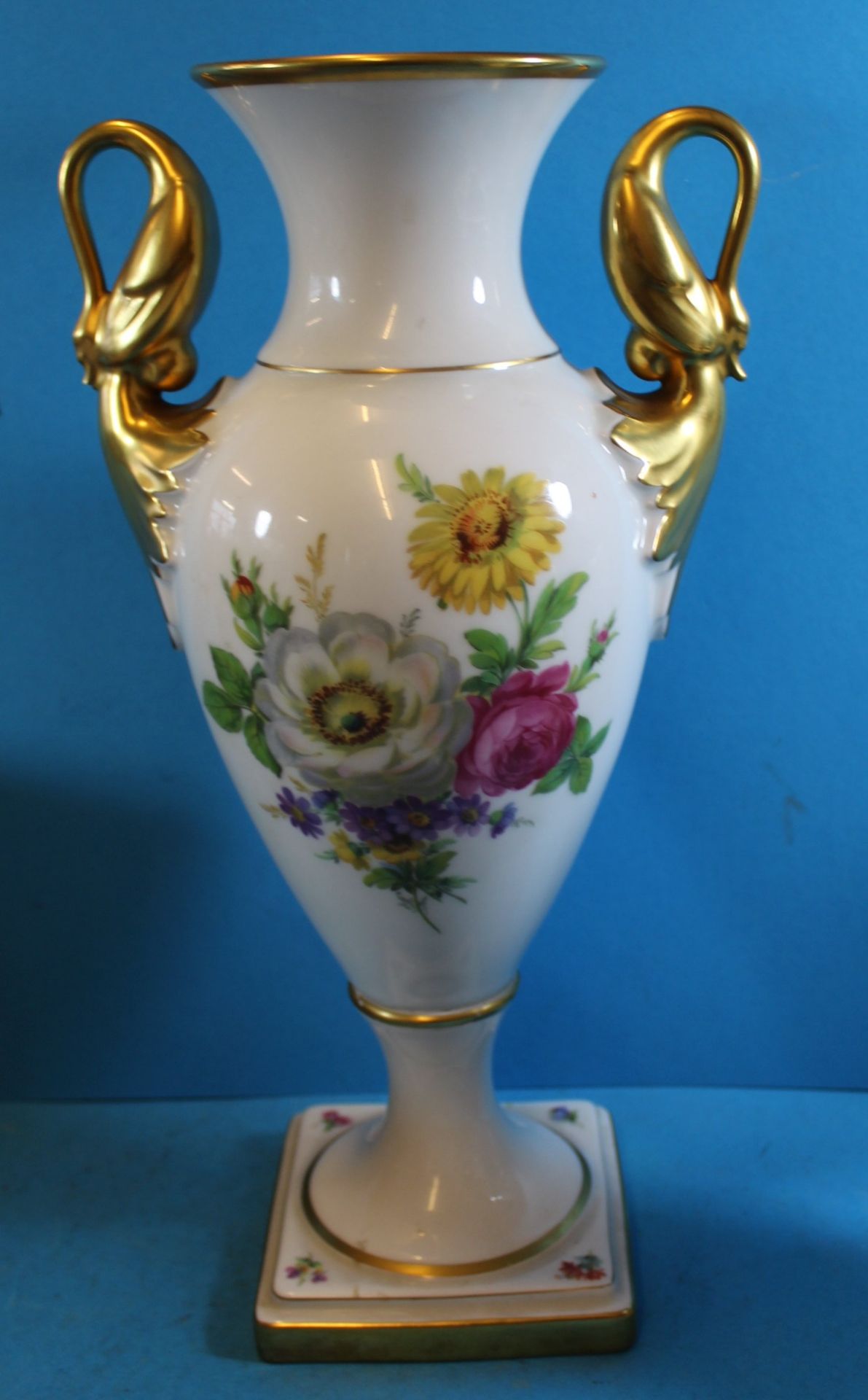 hohe Schwanenhals-Vase mit Blumendekor "Kaiser", H-35 cm