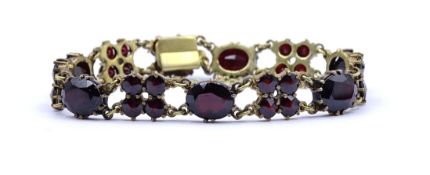 Granat Armband , Normgold sog. Viertelgold 250/000, L. 19cm,