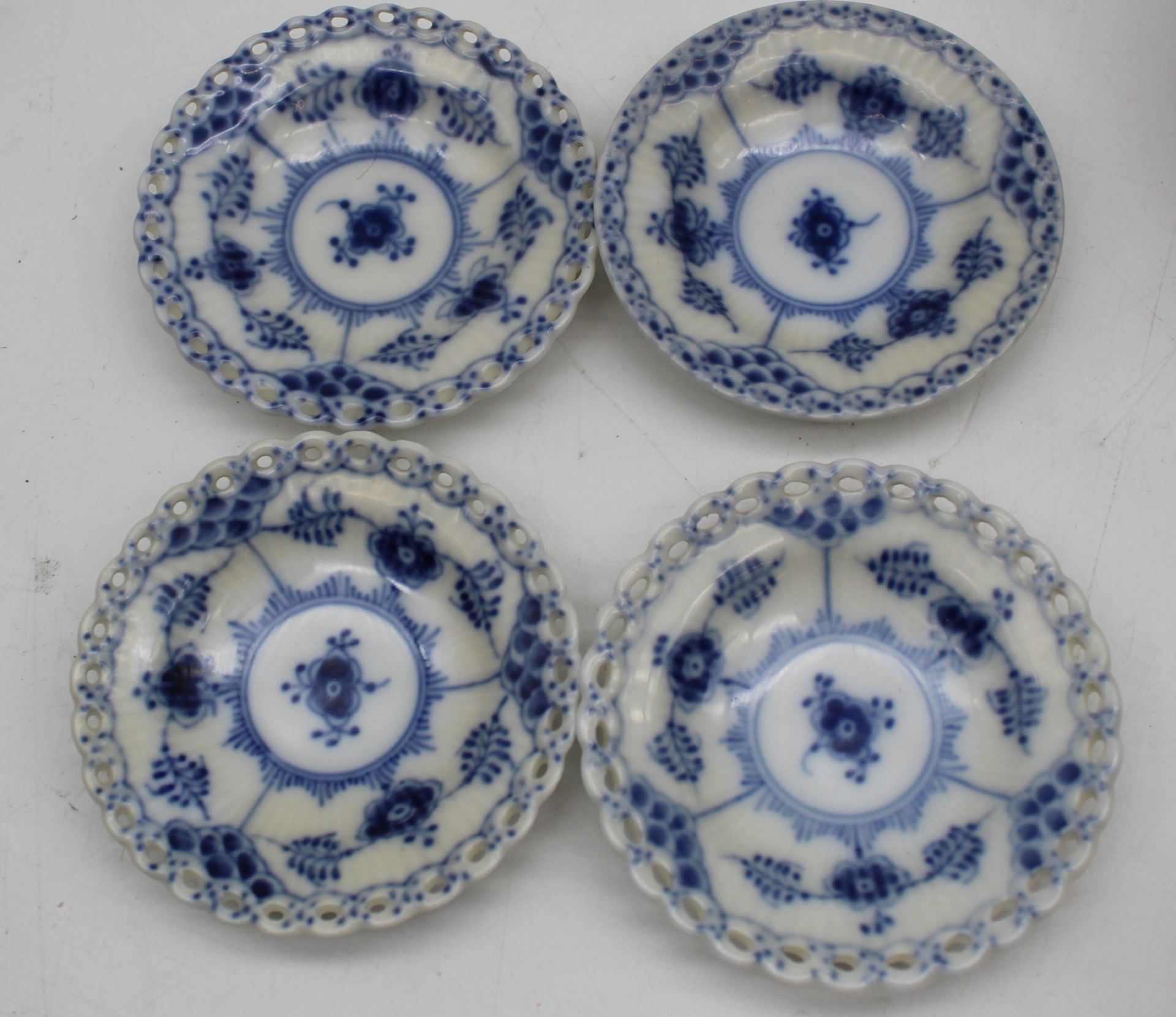 4x kleine Schälchen "Royal Copenhagen" Muselmalet Vollspitze, D-7,5 cm