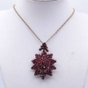 Antiker Granat Anhänger an Kette, Böhmen um 1890, vollständig, Anhänger 5,4x3,5cm, Kette L. 48cm