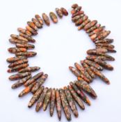 Feuerjaspis Strang, L.38cm, 134,7g.