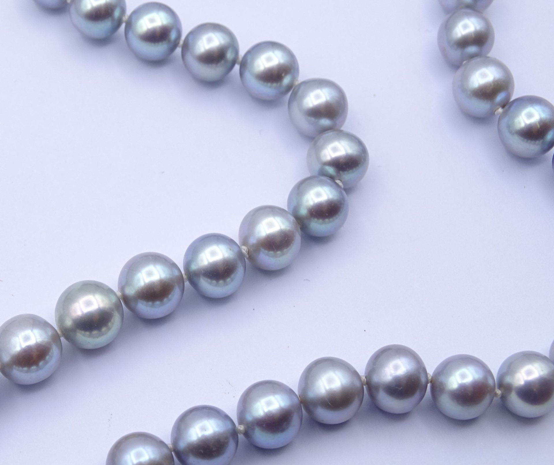 schöne graue Perlenkette, L. 88cm, 90,5g., D. 8,3 - 9,0mm - Bild 6 aus 6