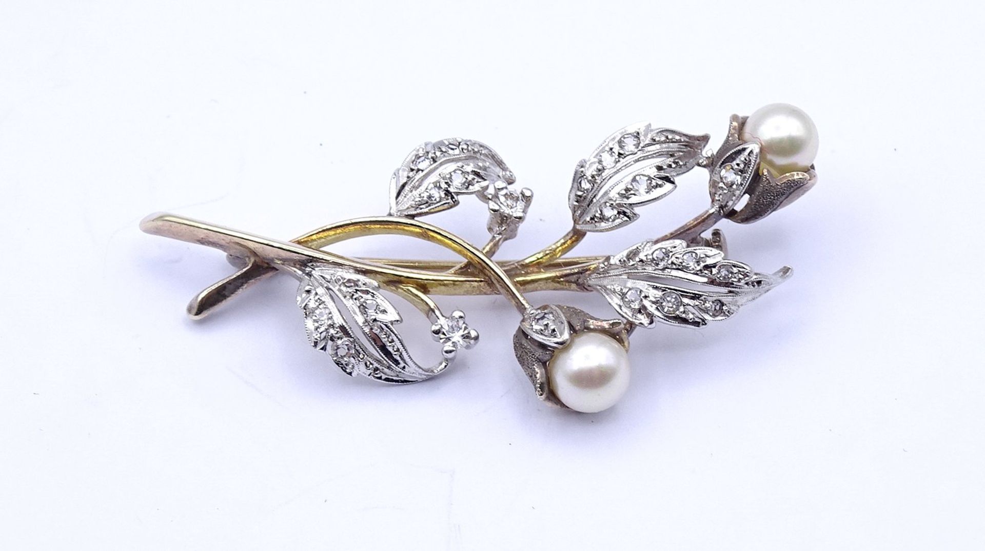 Florale Silber Brosche mit Perlen, 8,4g., L. 5,5cm