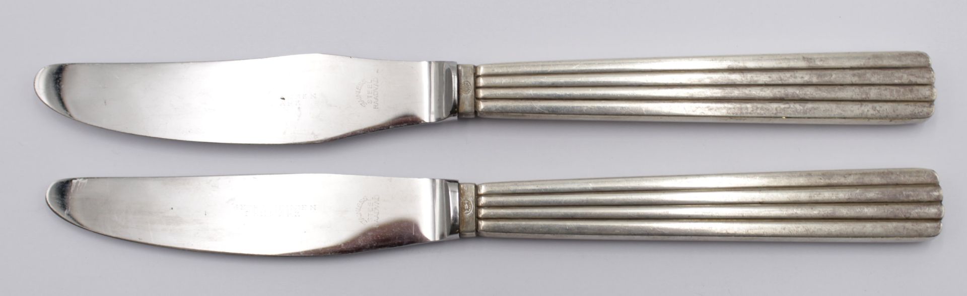 2x Messer mit Sterling-Griffen, Georg Jensen, Bernadotte, ca. L-21,7cm.