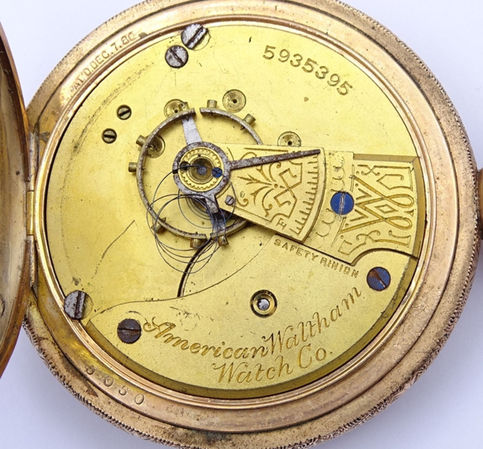 Herren Taschenuhr "Waltham", mechanisch, Werk steht, Zeiger fehlen, D. 55mm, goldfarbenes Gehäuse, - Image 4 of 6