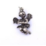 Anhänger in Form eines Putto, Silber, L. 4,0cm, 12,2g.