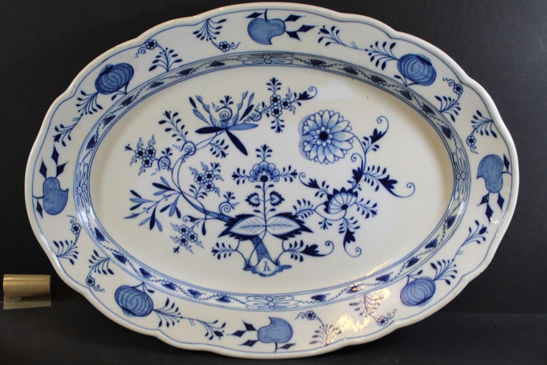 grosse Platte "Meissen" Zwiebelmuster, 1.Wahl, H-6 cm, 34x46 cm,