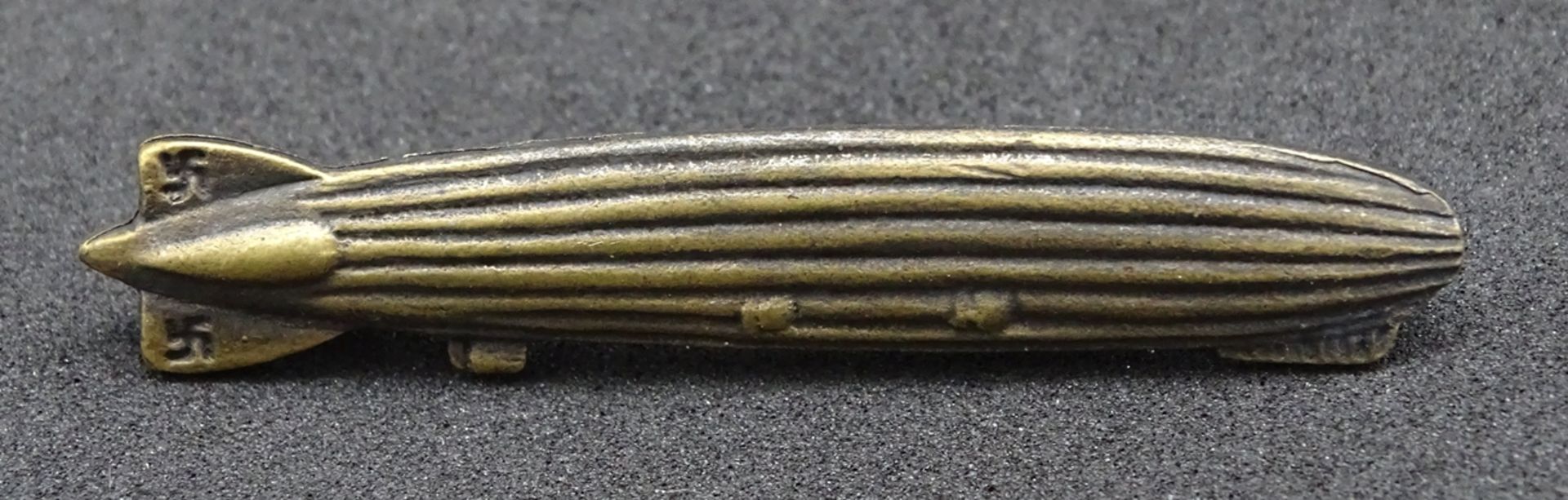 Anstecknadel 3.Reich Miniatur Zeppelinabzeichen , L. 44,8 mm , (ungeprüft) - Image 2 of 3