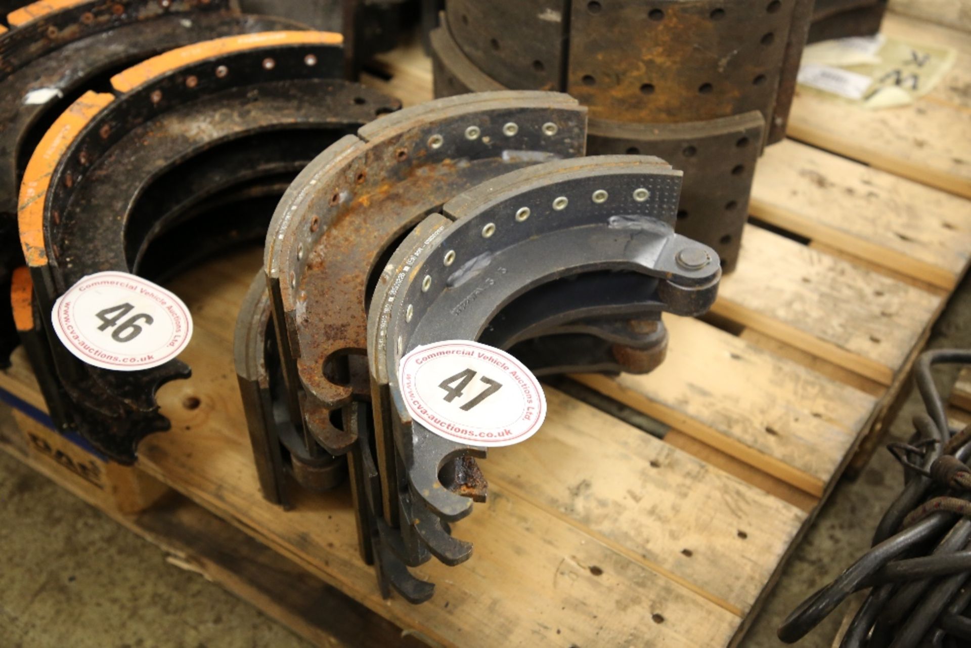 TRAILER BRAKE SHOES (4 OF)