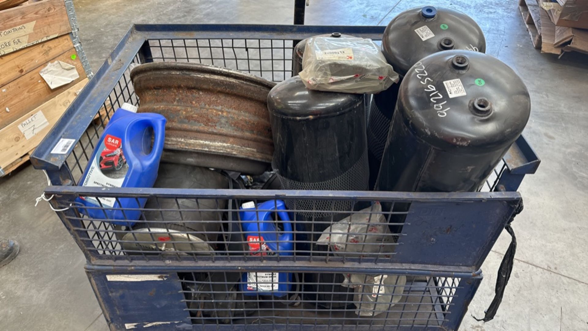 ASSORTED PALLET OF PARTS INCLUDING UNIVERSAL COMPONENTS AIR TANKS