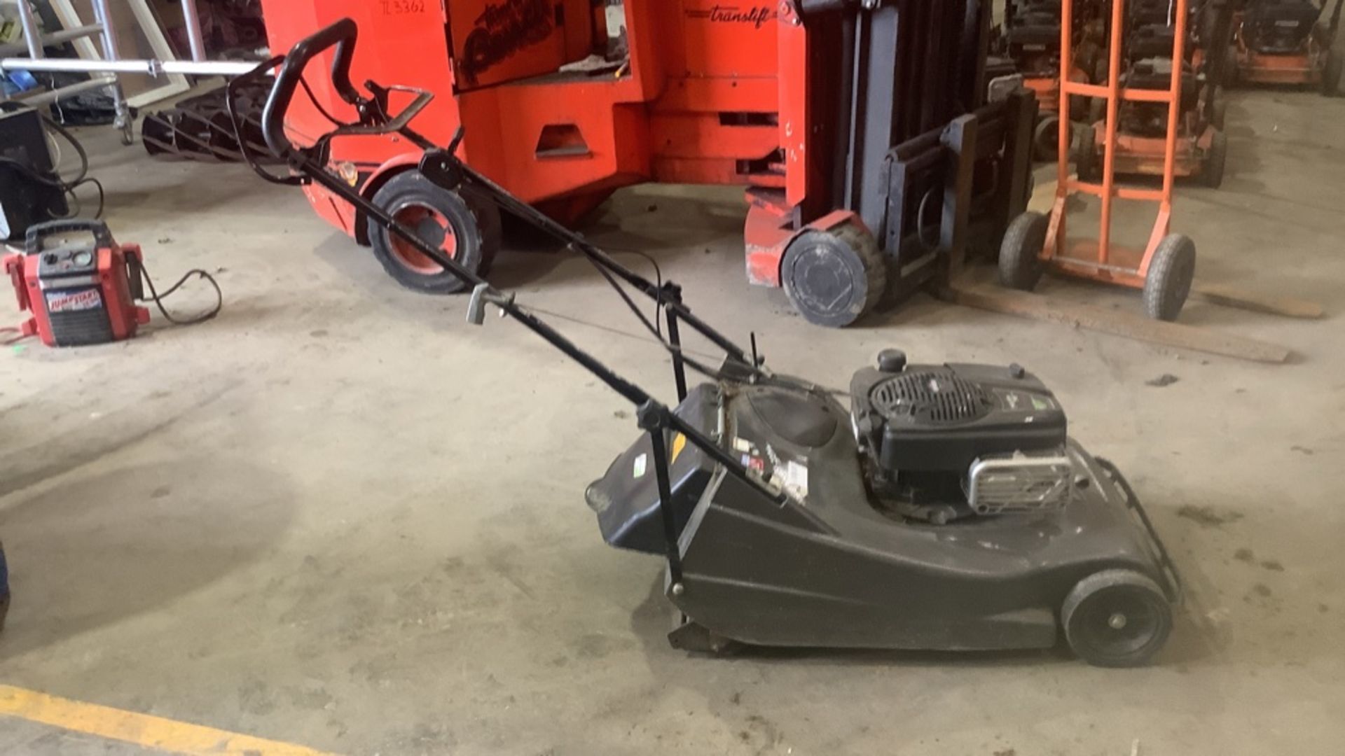 BRIGGS & STRATTON PETROL LAWNMOWER