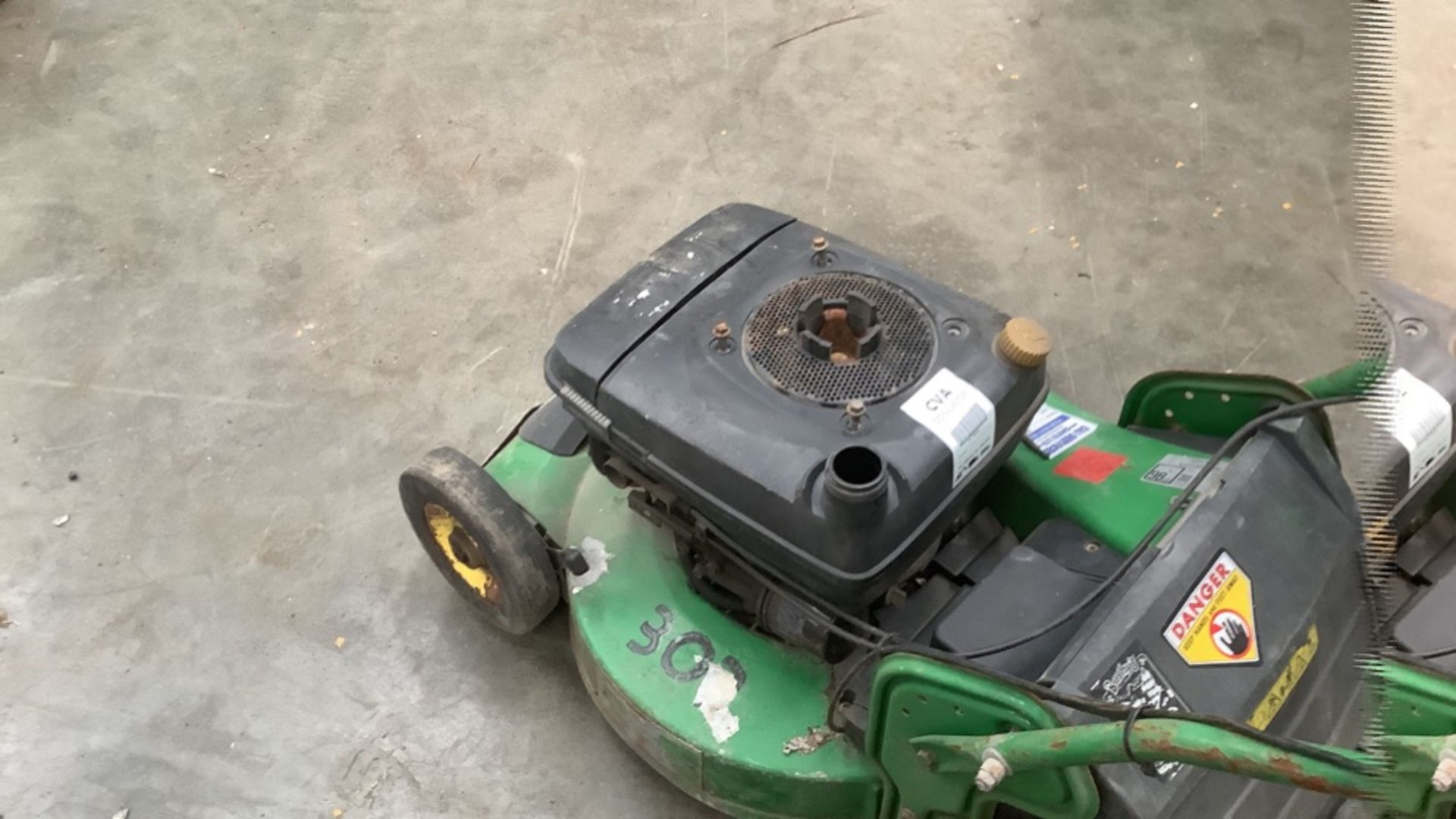 JOHN DEERE C25VK PETROL LAWNMOWER - Image 5 of 5