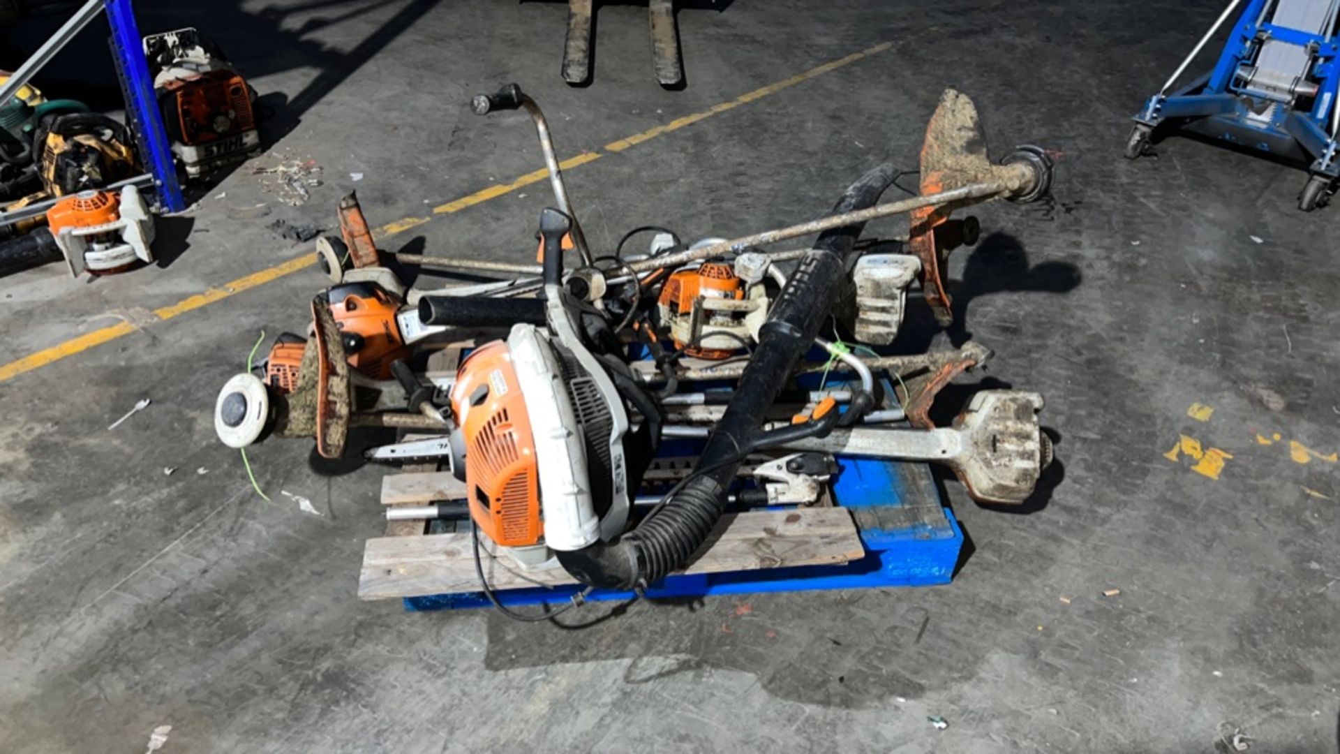 ASSORTED STIHL ITEMS INCLUDING, 5 STRIMMERS, 1 LEAFBLOWER, 1 LEAFBLOWER C/W BACK PACK - Image 3 of 4