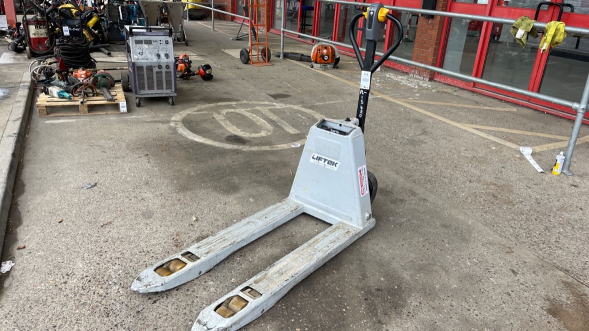 EP EQUIP EPL1531 PALLET TRUCK - Image 2 of 9