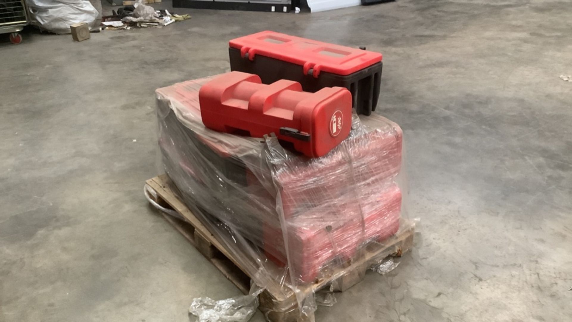 FIRE EXTINGUISHERS BOXES - Image 2 of 4
