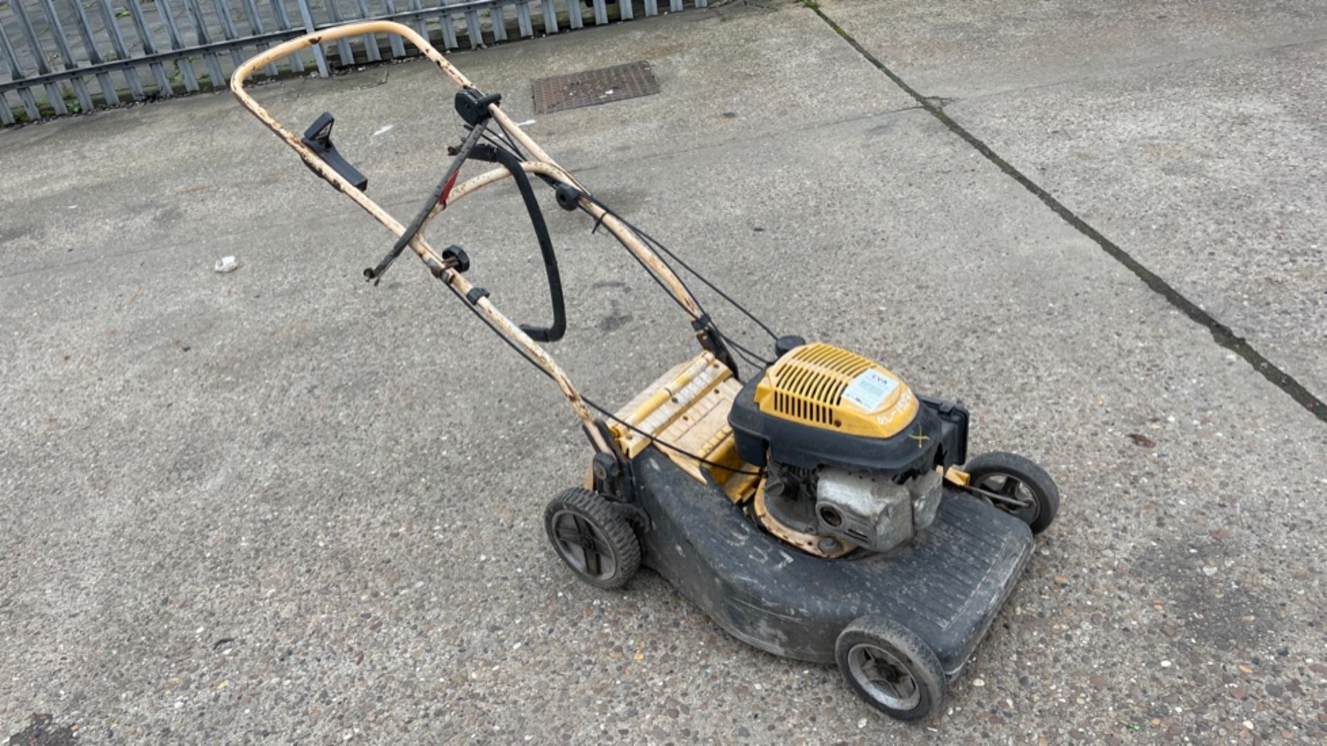 HONDA PTEROL LAWNMOWER - Image 2 of 5