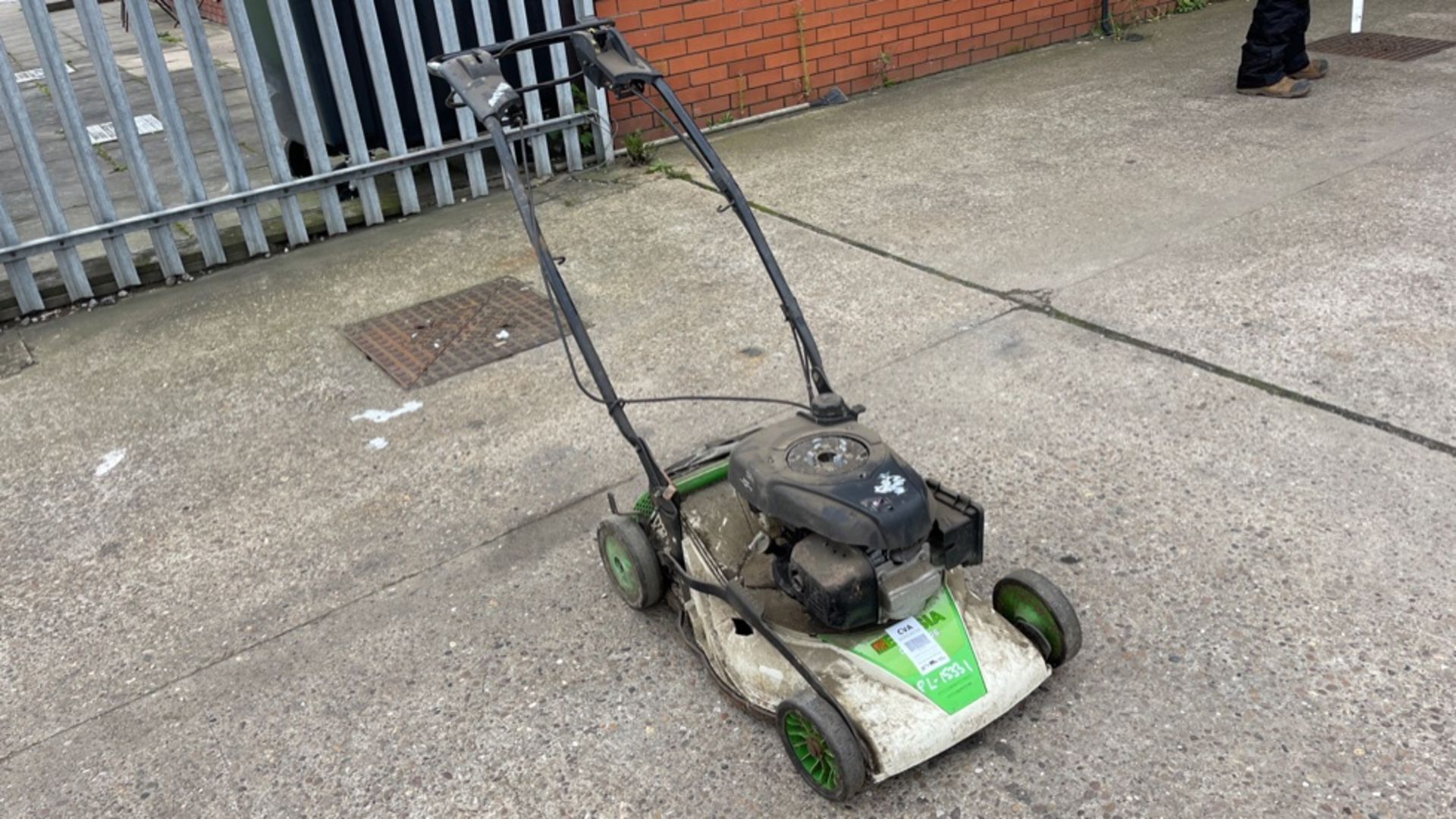 ETESIA DUC CUT 46 PETROL MOWER - Image 2 of 6