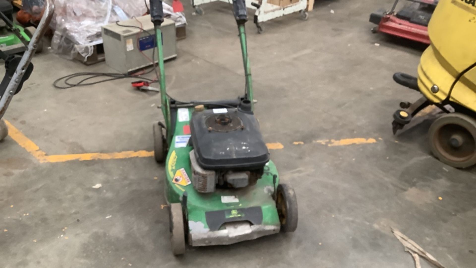 JOHN DEERE C25VK PETROL LAWNMOWER - Image 2 of 5