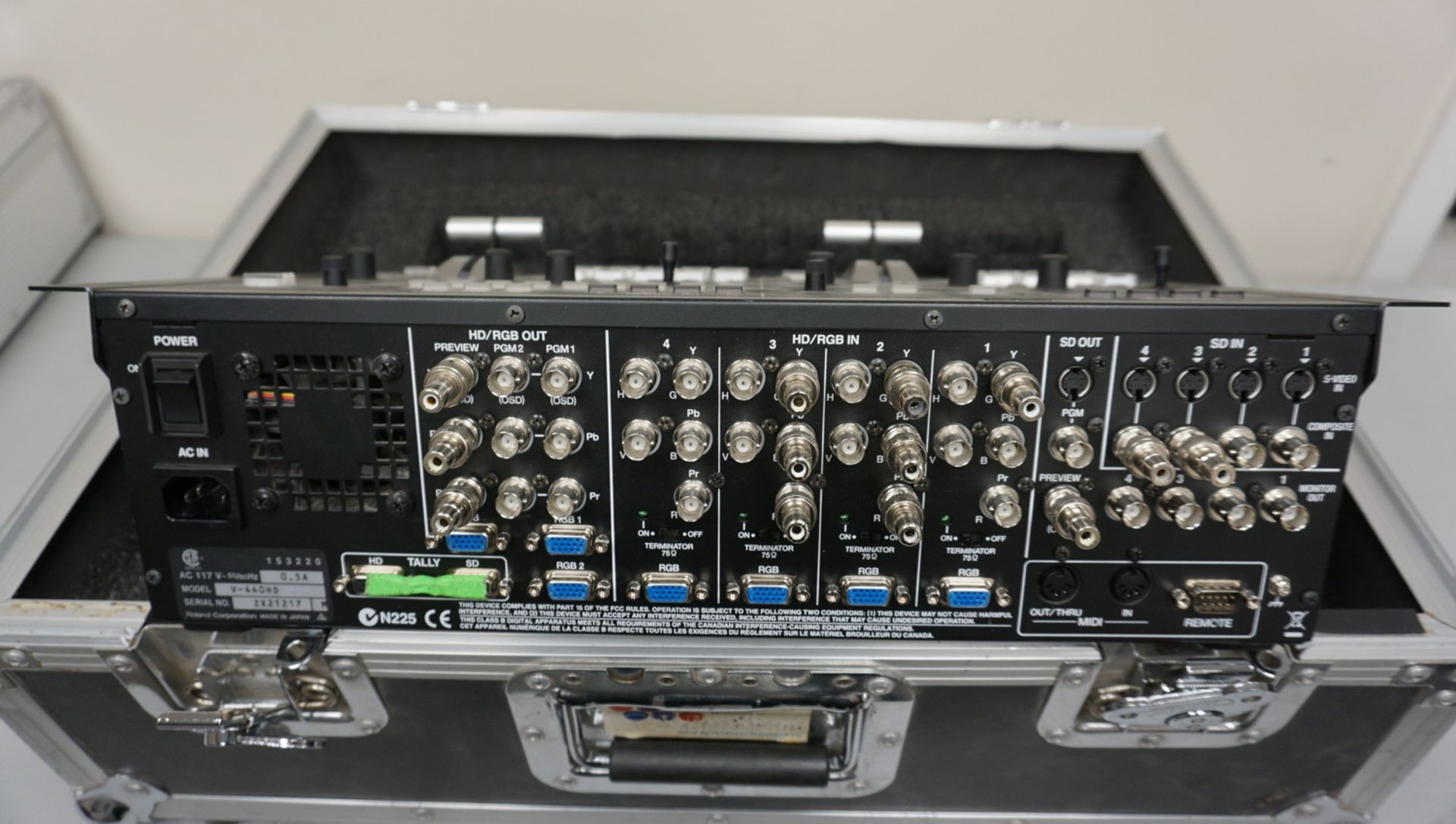 EDIROL V440HD MULTI-FORMAT VIDEO MIXER VER 2.0, S/N ZX21217 C/W HARD CASE - Image 2 of 3