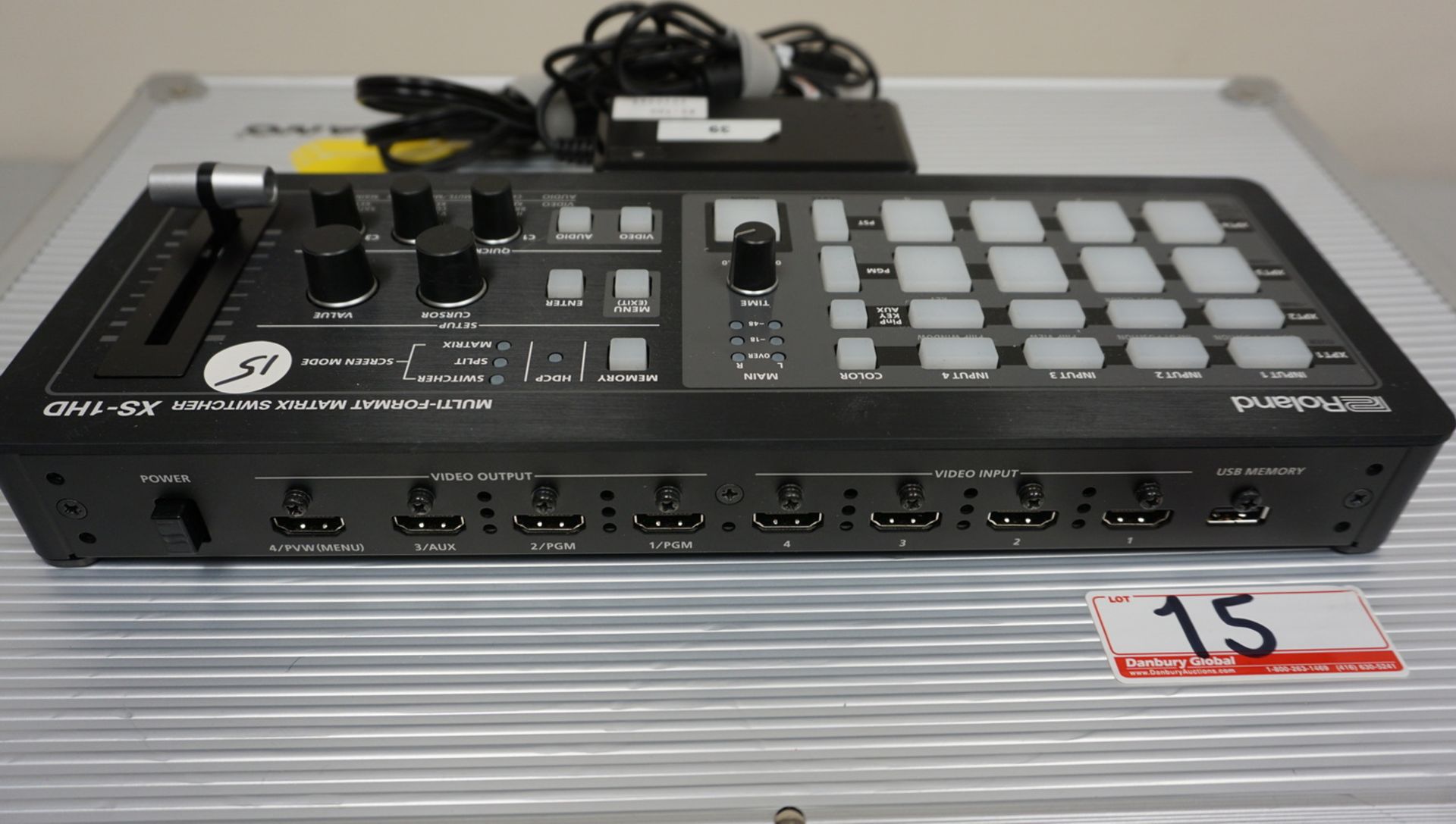 ROLAND XS-1HD MULTI-FORMAT MATRIX SWITCHER, S/N Z0I006 C/W HARD CASE (ONLY USED ONCE) - Image 3 of 3