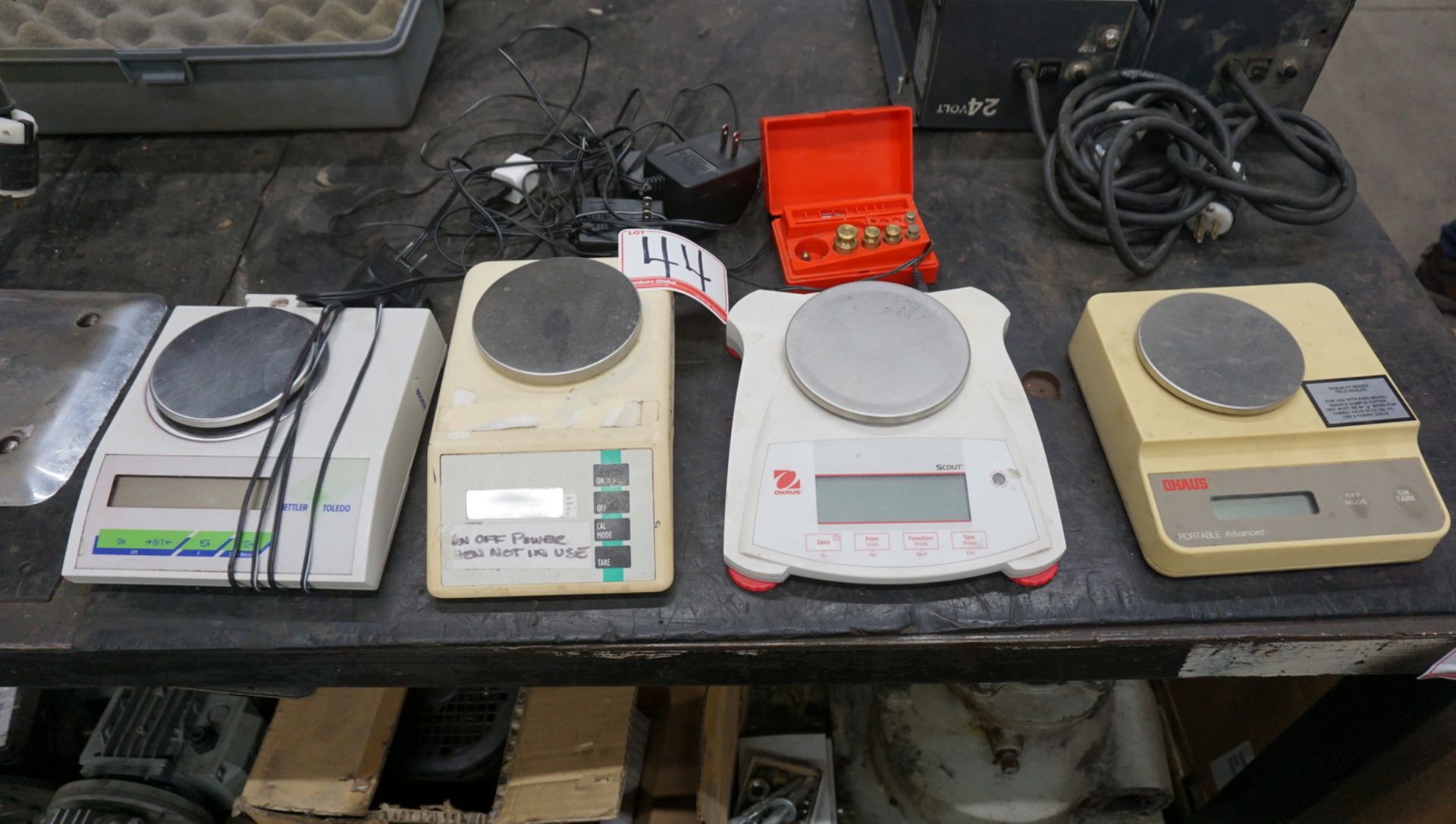 LOT - OHAUS SPX222 (220G MAX) DIGITAL SCALE & DIGITAL COUNTING SCALE (4 UNITS)