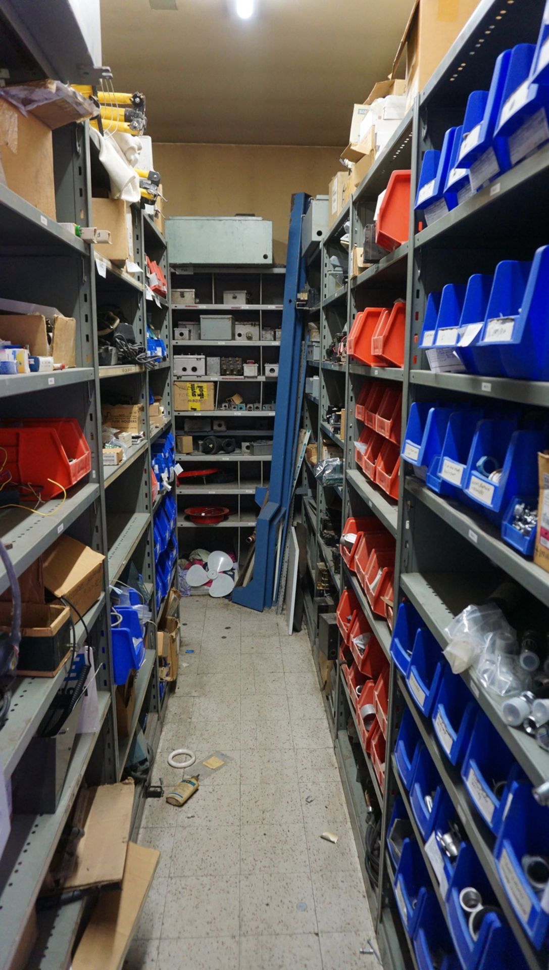 LOT - CONTENTS OF PARTS ROOM C/O: REDUCERS, VALVES, AB, SIEMENS, HONEYWEEL, MARTIN BUSHINGS, - Image 16 of 31