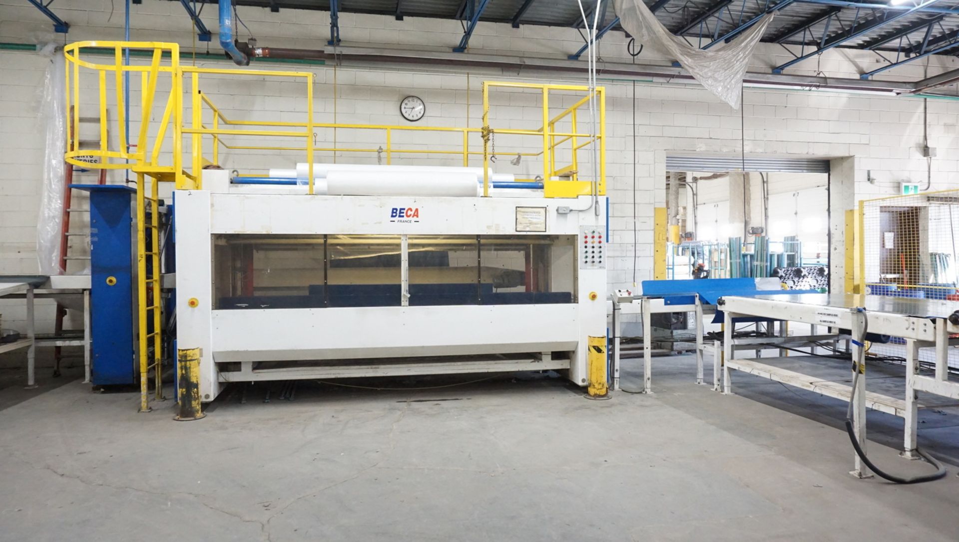 BECA PACKING SYSTEM FOR ROLLS OF FABRIC (MAX WIDTH 260CM) W/ POWER FEED CONVEYOR, PLASTIC FEEDING - Image 6 of 6