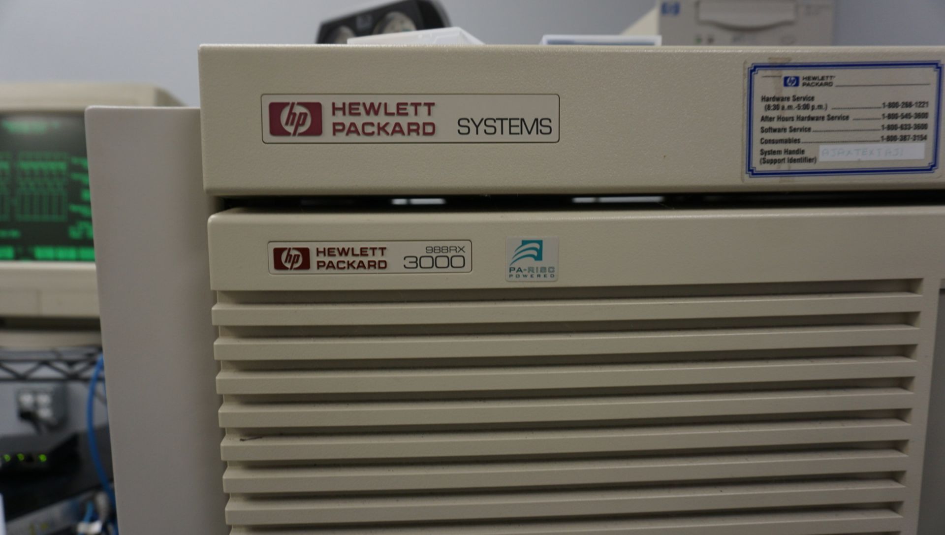 HP 988RX 3000 SYSTEM W/ (2) CRT MONITORS (NO HDD) (DELAYED PICKUP TO MAY 1, 2023) - Image 2 of 2