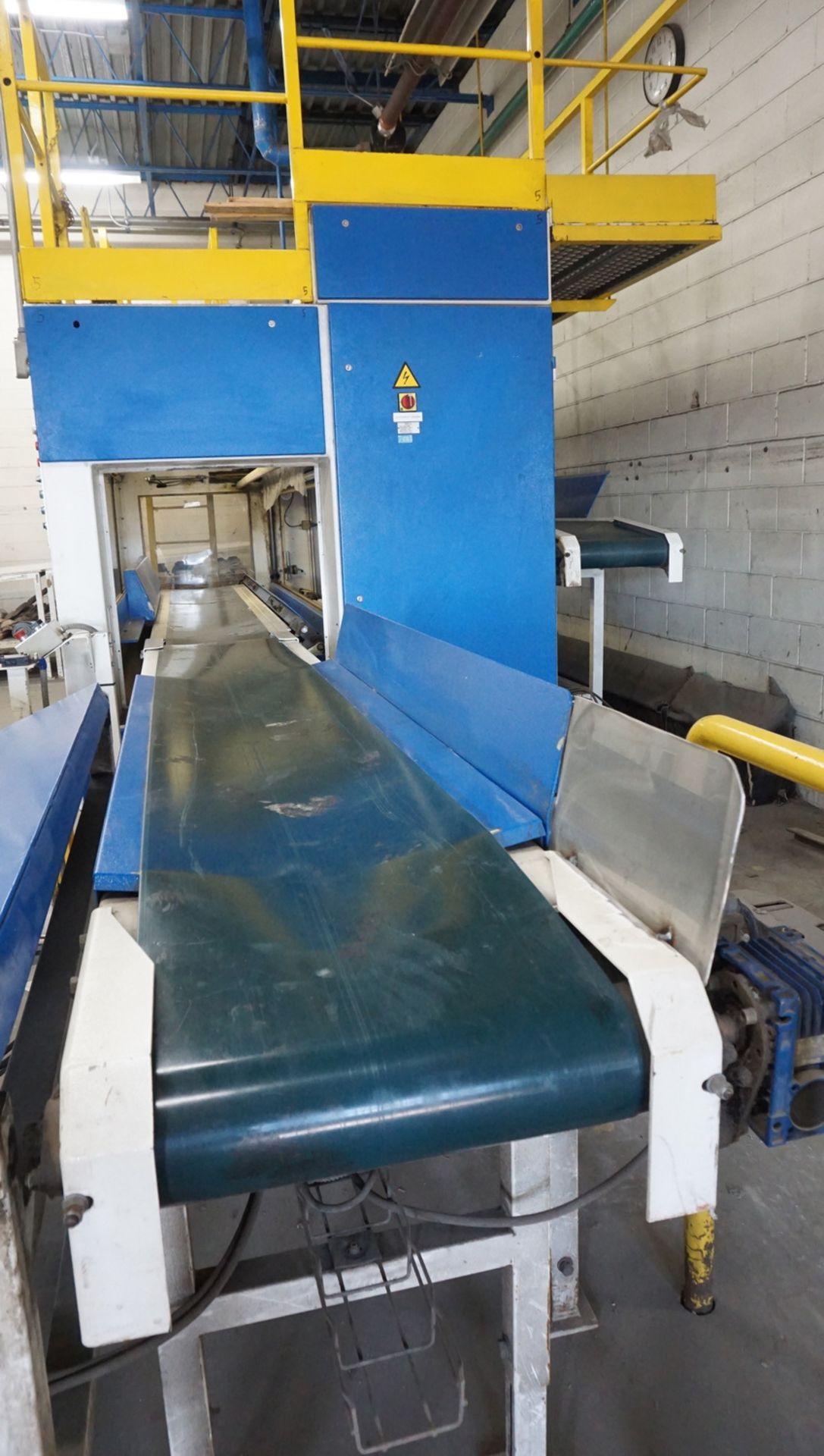 BECA PACKING SYSTEM FOR ROLLS OF FABRIC (MAX WIDTH 260CM) W/ POWER FEED CONVEYOR, PLASTIC FEEDING - Image 4 of 6