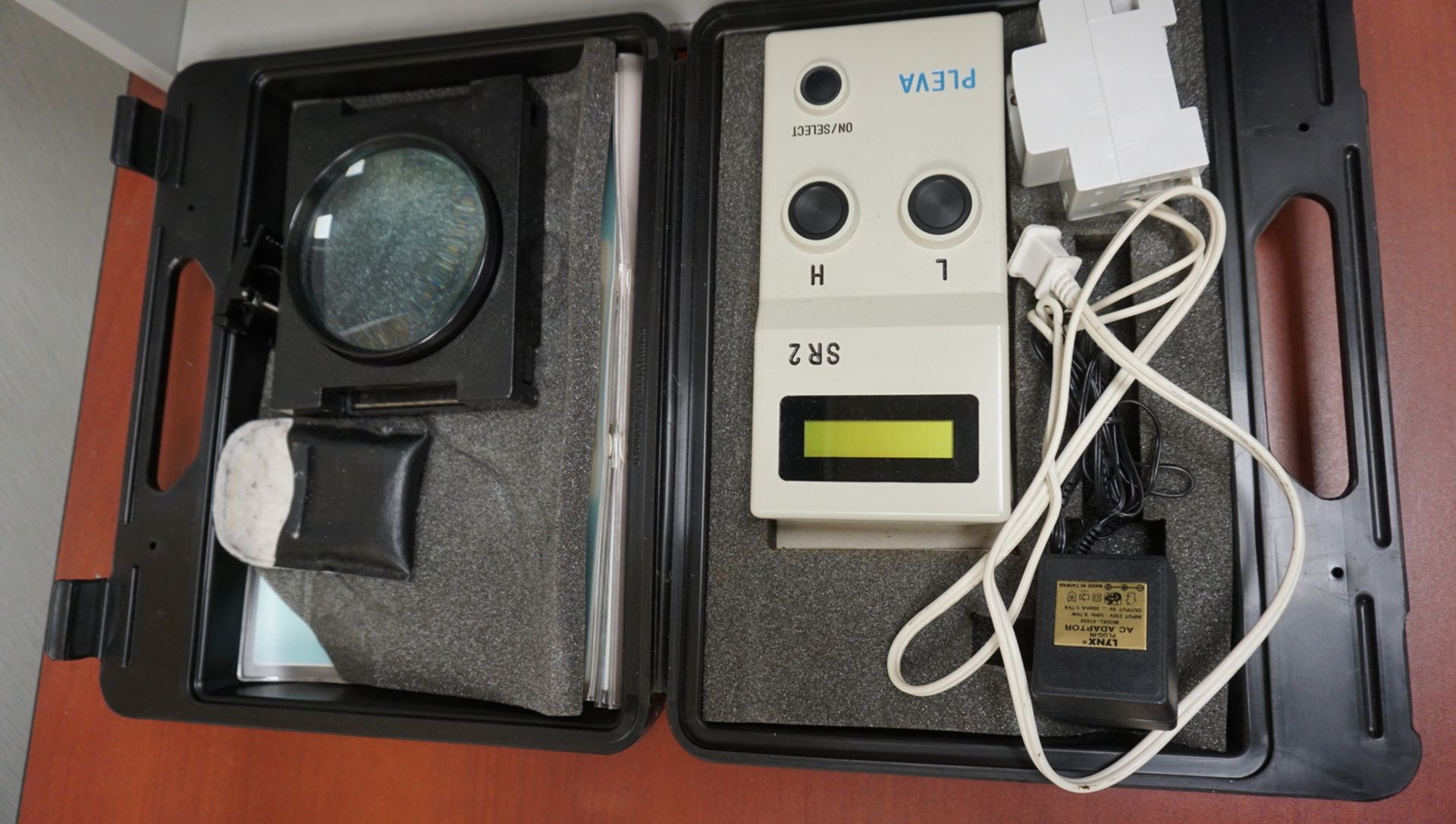 DATACOLOR TRU-VUE 2 LIGHT INSPECTION UNIT, S/N 00162 W/ PLEVA SR2 TEST UNIT - Image 2 of 2