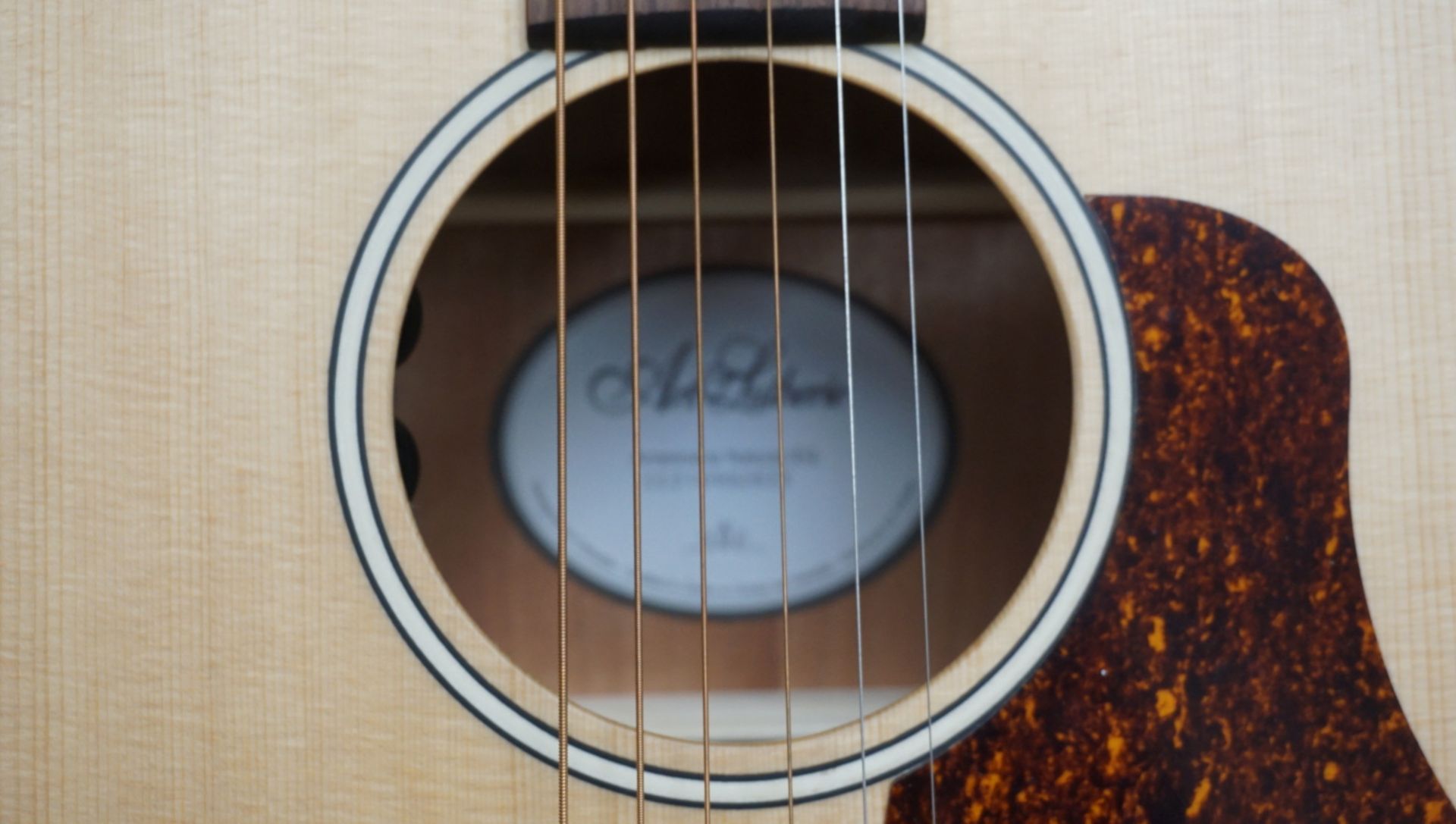 ART & LUTHERIE AMERICANA NATURAL EQ ACOUSTIC GUITAR - Image 2 of 3