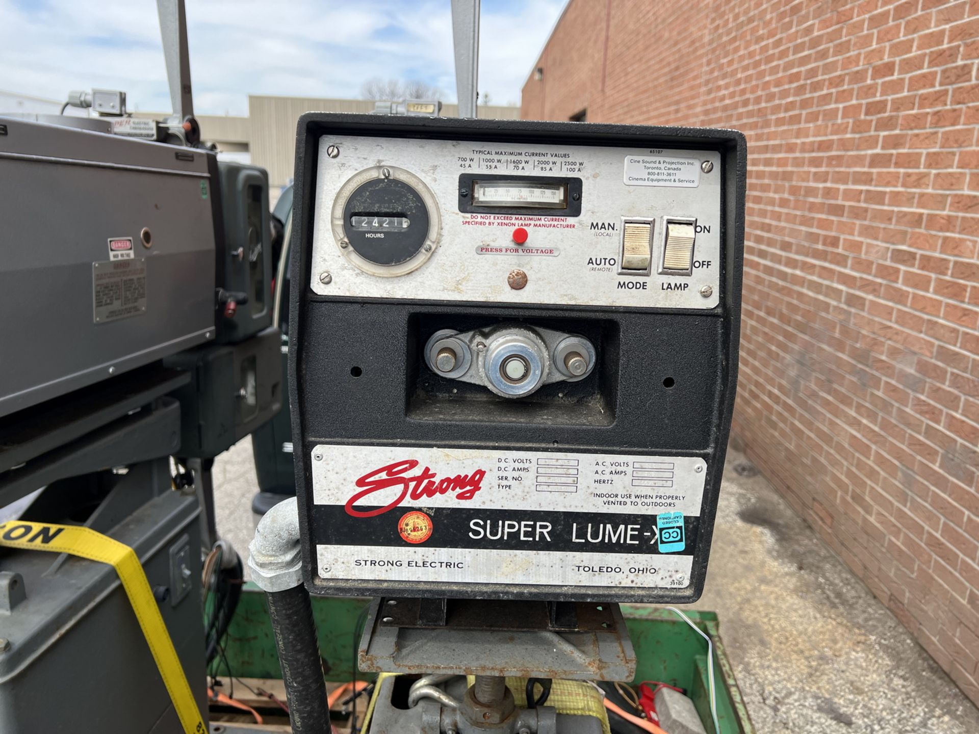 LOT - (2) STRONG ELECTRIC SUPER LUME-X VINTAGE 35MM MOVIE PROJECTORS (LOCATED IN COBURG, ONTARIO) - Image 4 of 7