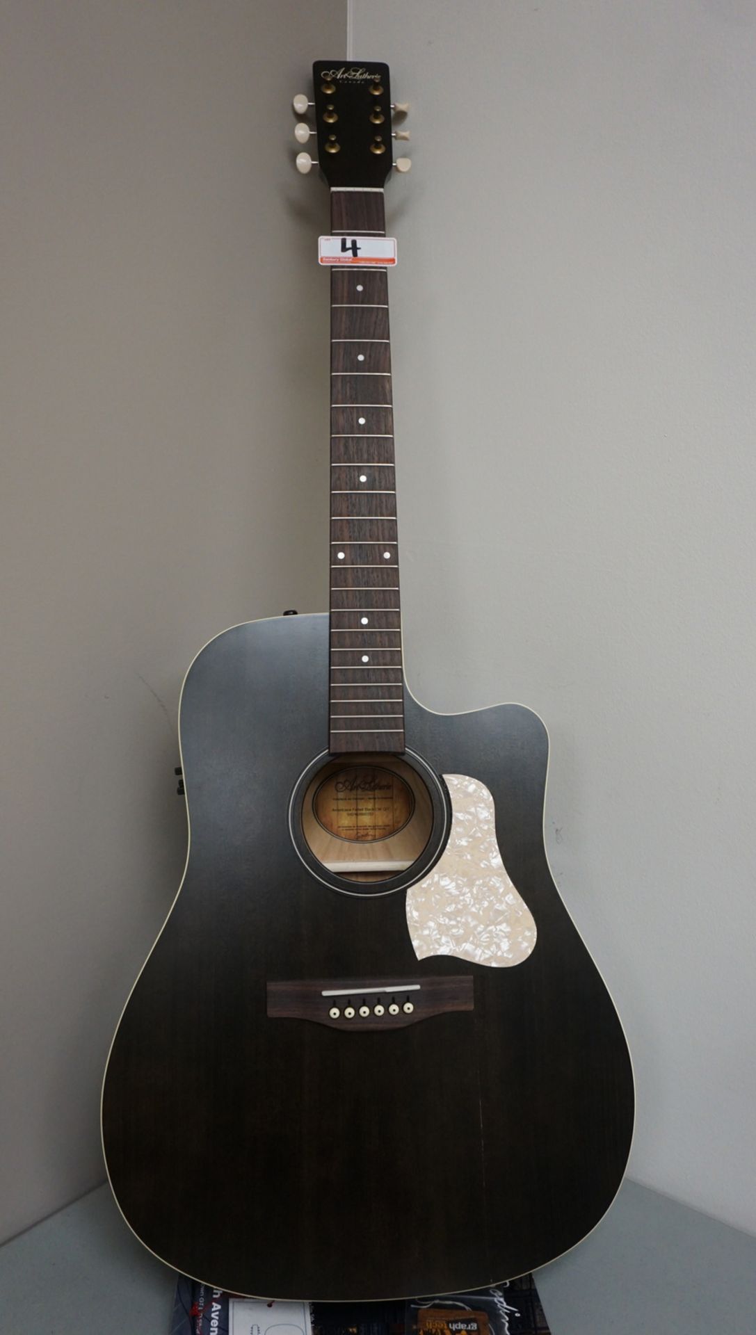 ART & LUTHERIE AMERICANA FADED BLACK CW Q1T ACOUSTIC GUITAR (NO STRINGS - CRACK IN FINISH) W/ HARD