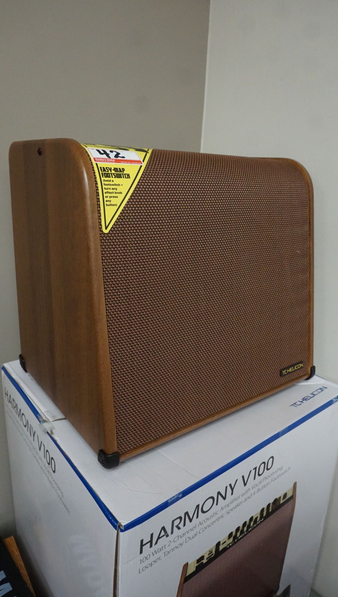 TC-HELICON HARMONY V100 ACOUSTIC AMP - Image 3 of 3