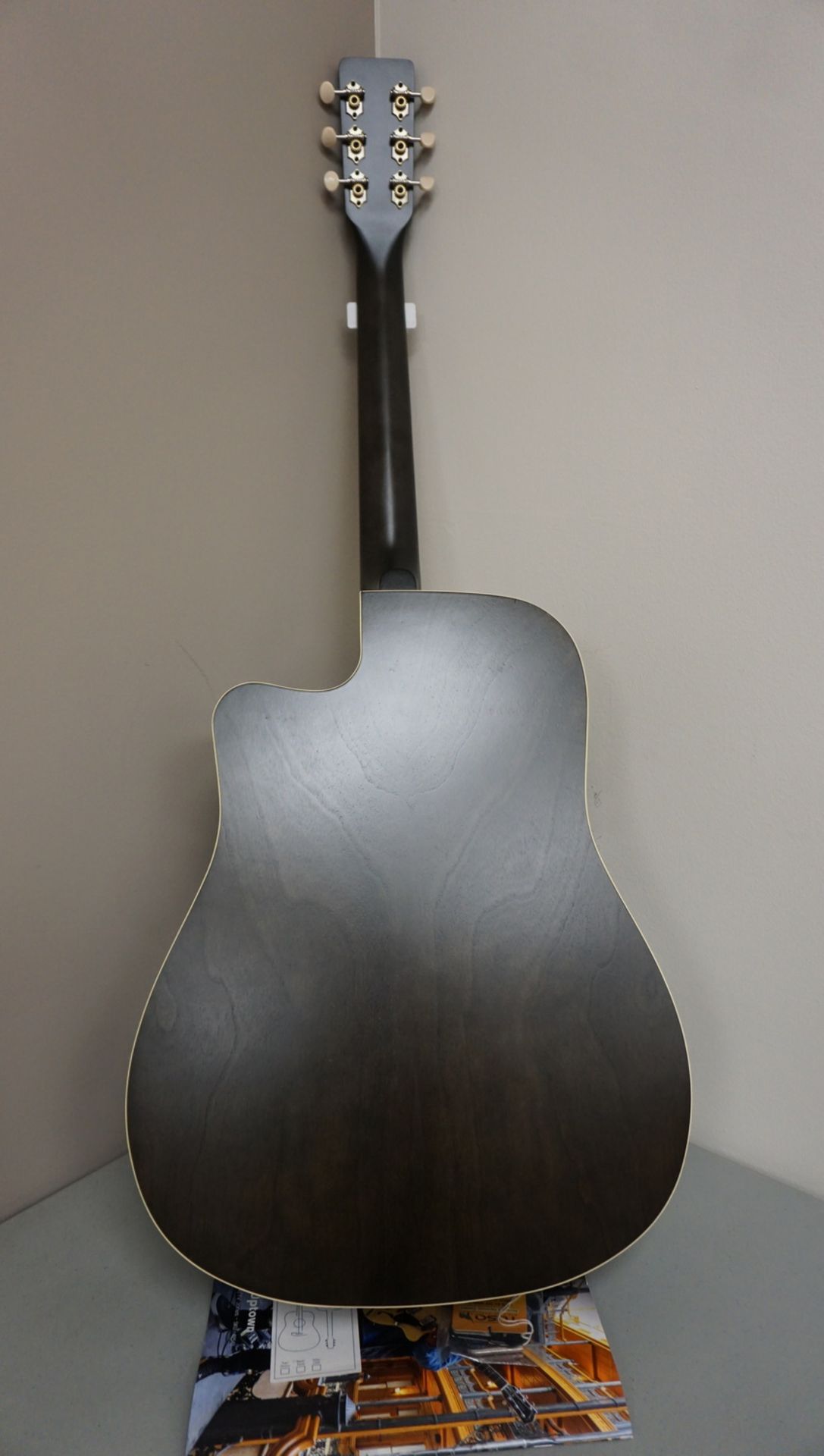 ART & LUTHERIE AMERICANA FADED BLACK CW Q1T ACOUSTIC GUITAR (NO STRINGS - CRACK IN FINISH) W/ HARD - Image 4 of 4