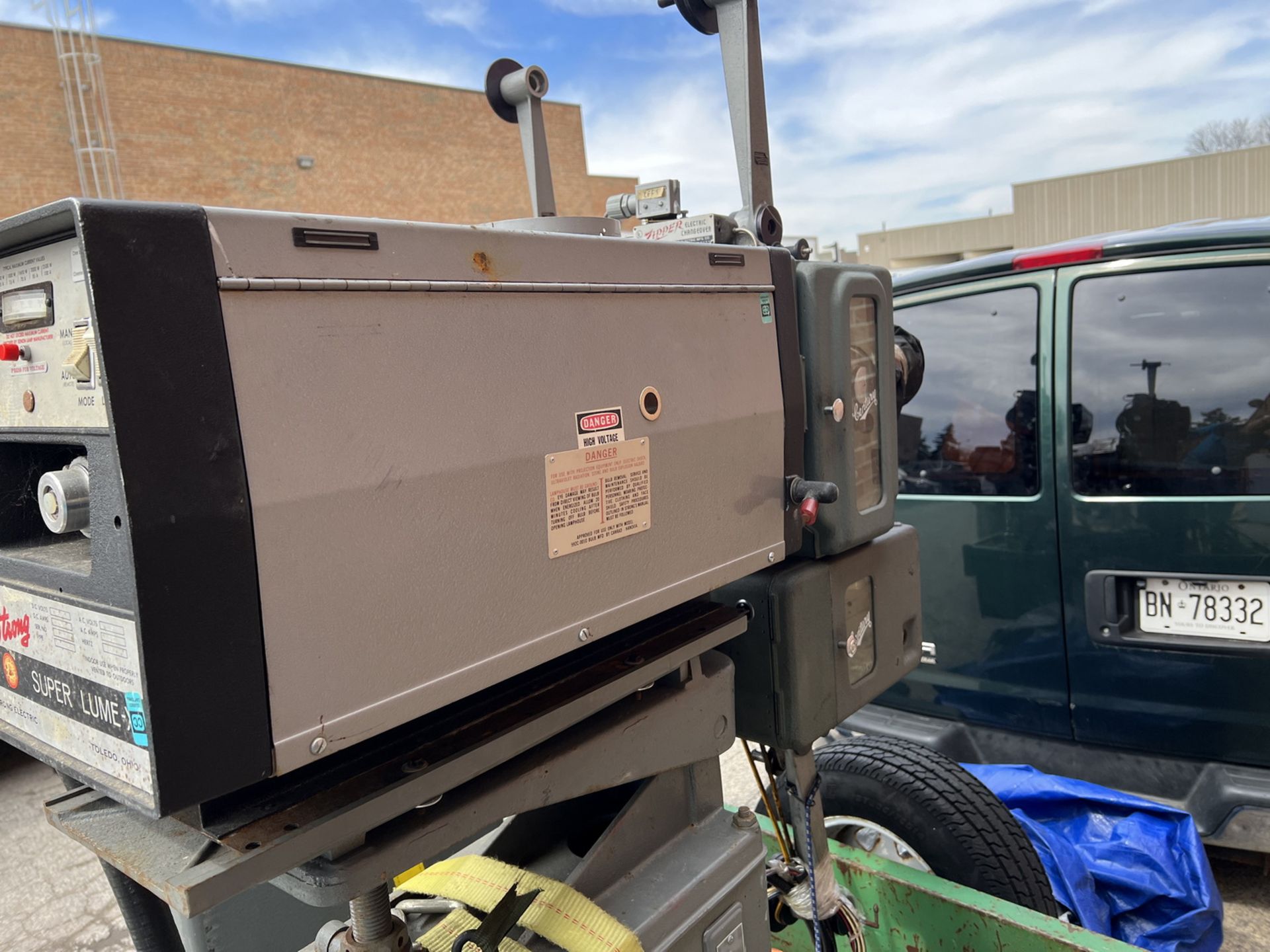 LOT - (2) STRONG ELECTRIC SUPER LUME-X VINTAGE 35MM MOVIE PROJECTORS (LOCATED IN COBURG, ONTARIO) - Image 5 of 7