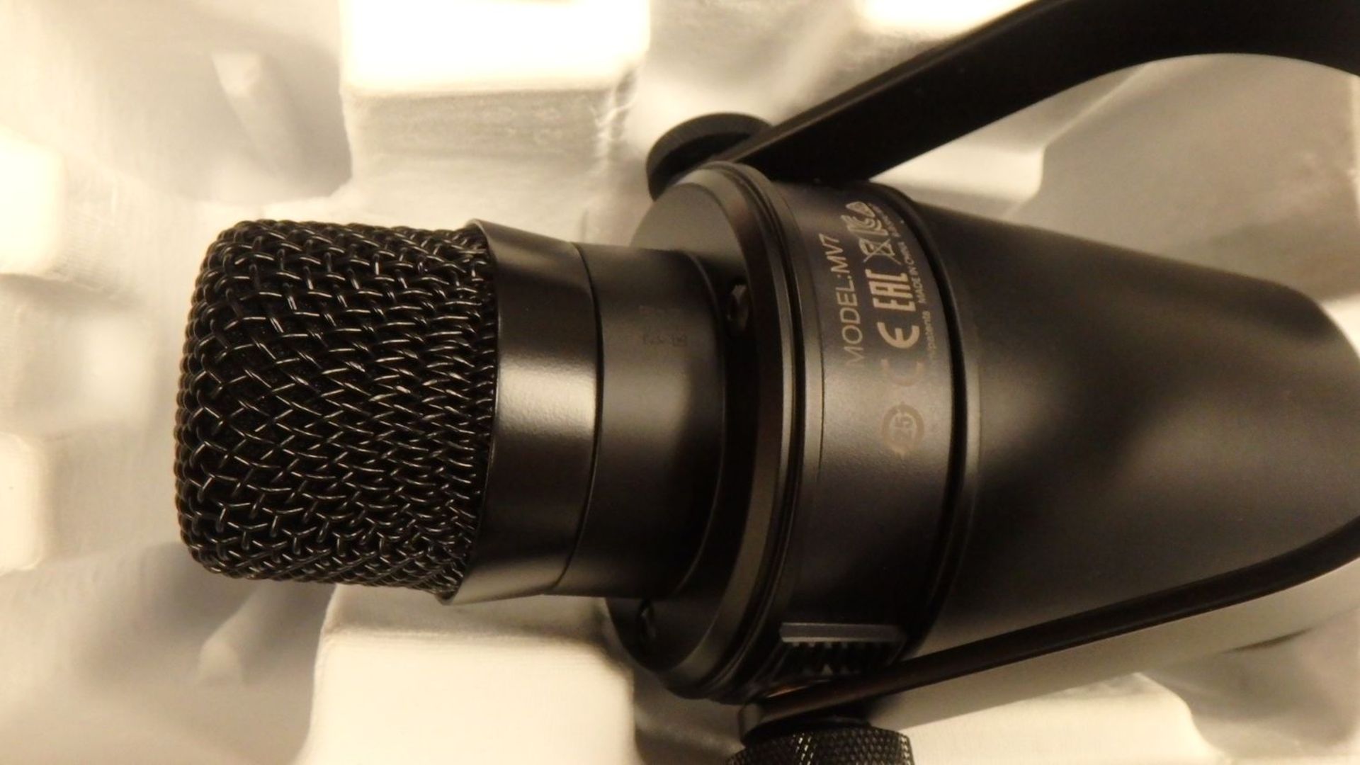 SHURE MV7 USB PODCAST MICROPHONE - Image 2 of 2