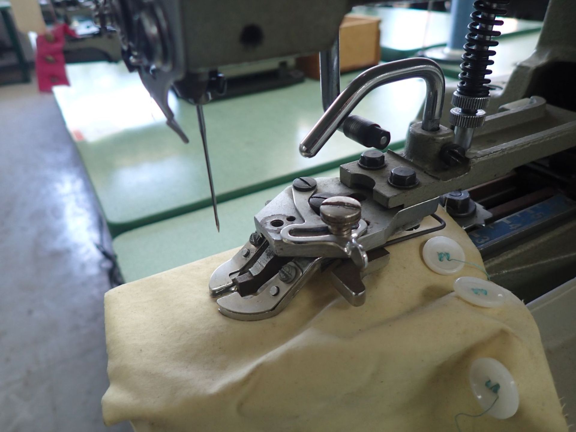 JUKI MB-372 BUTTON STITCHER (110V) - Image 3 of 6