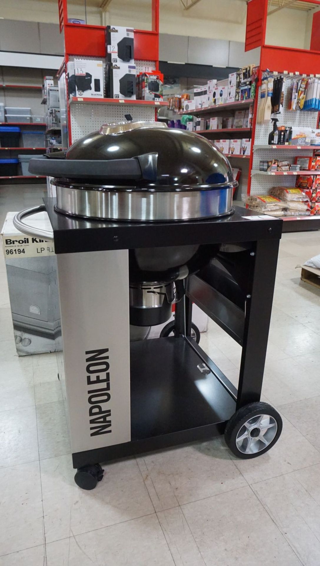 NAPOLEON PRO CHARCOAL KETTLE 22" GRILL WITH CART
