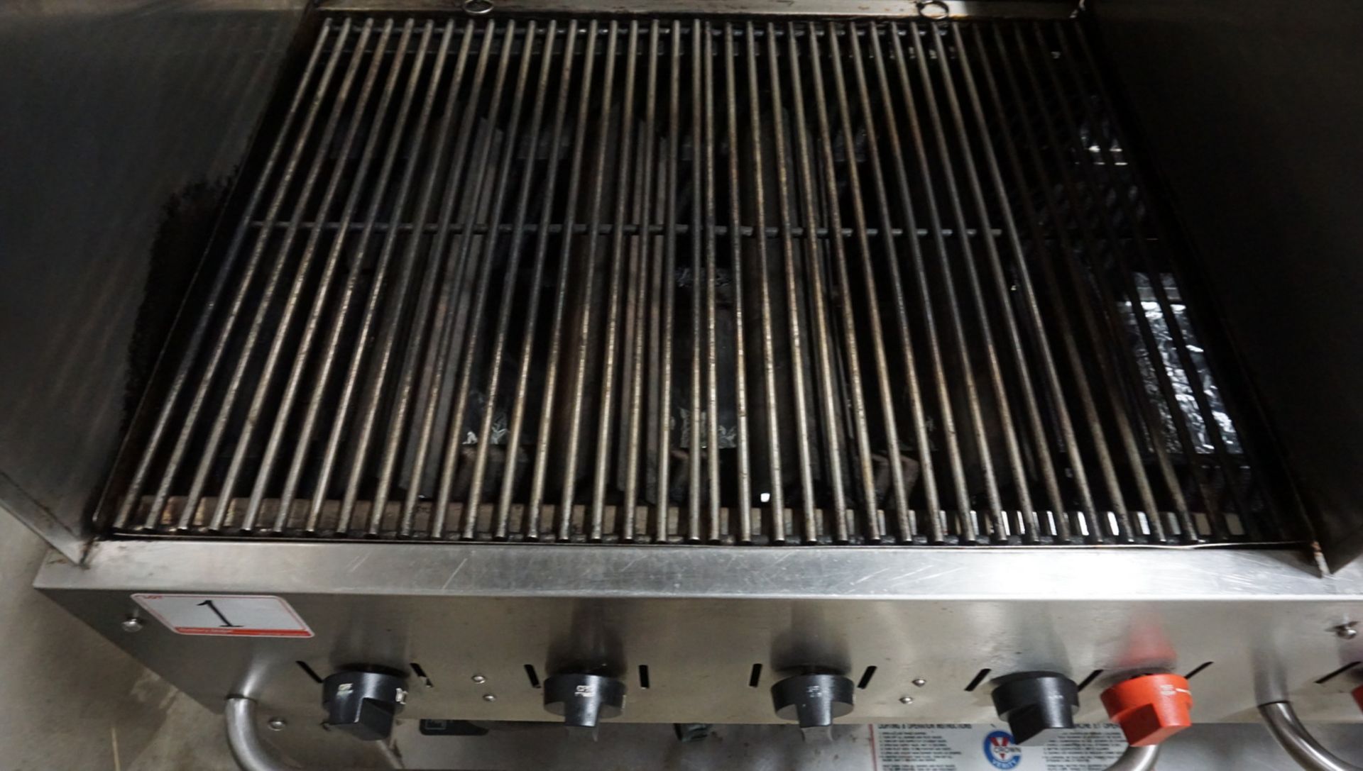 CROWN MCB-60 STAINLESS STEEL 60" 8-BURNER MOBILE PROPANE GRILL - Image 4 of 5