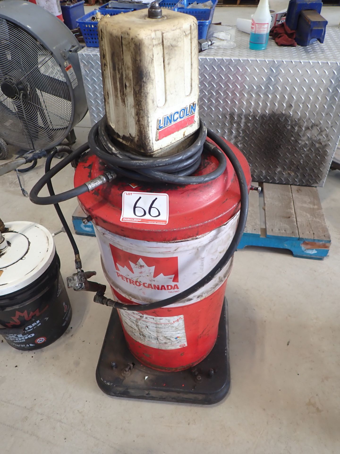 LINCOLN PNEUMATIC GREASE PUMP