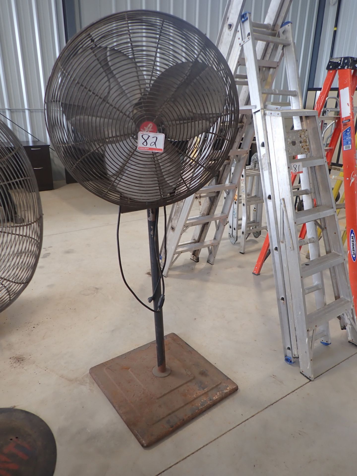 DAYTON 24" PEDESTAL FAN