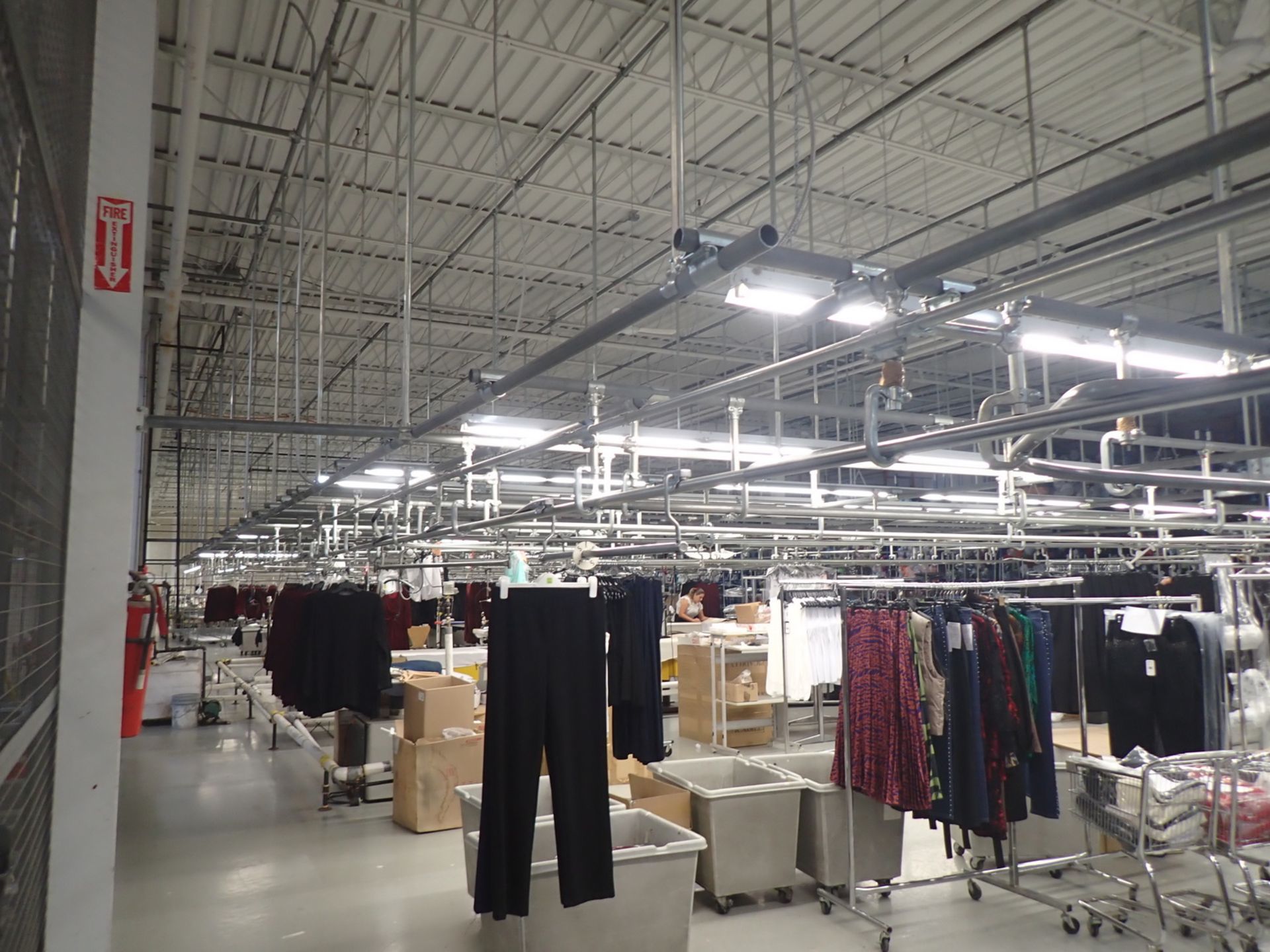 LOT - STEEL PIPE OVERHEAD STORAGE SYSTEM W/ TRAVEL HANGERS (APPROX. 1500') - Image 4 of 11